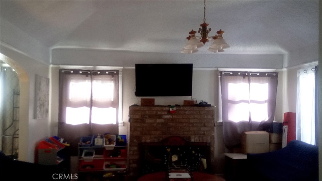 1410 W WASHINGTON Avenue