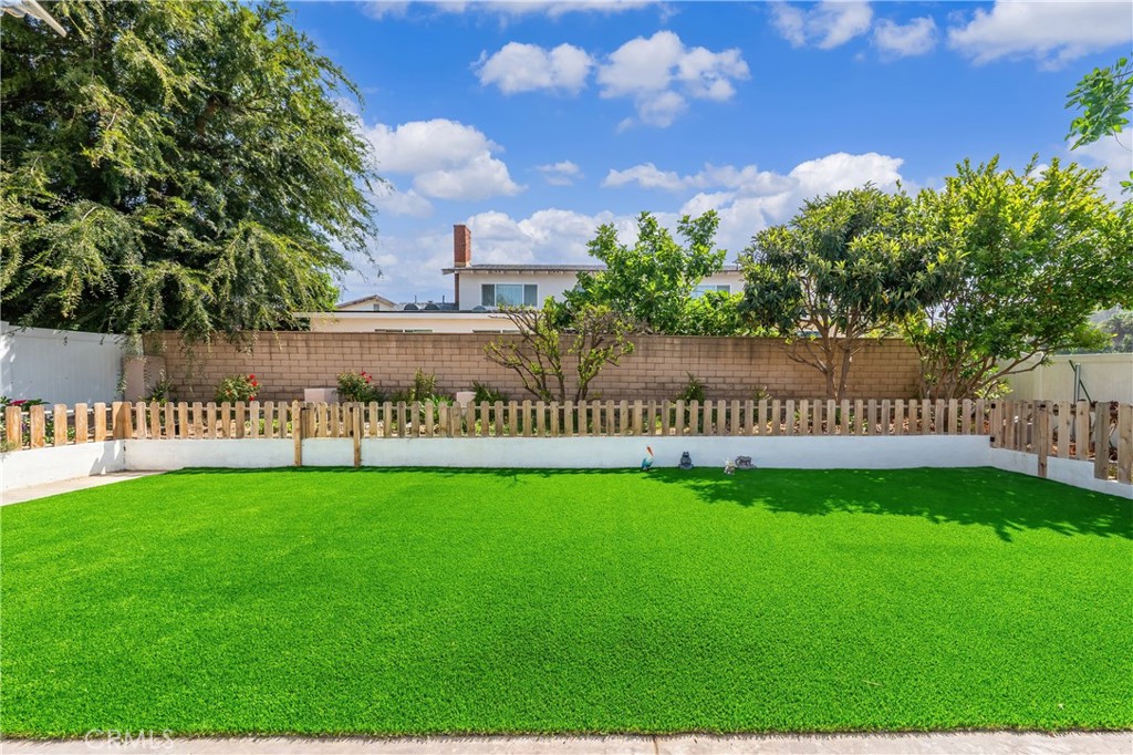 1752 Maple Hill