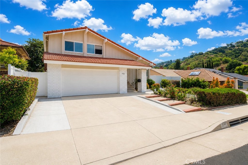 1752 Maple Hill