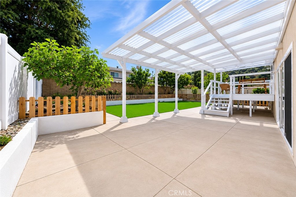1752 Maple Hill