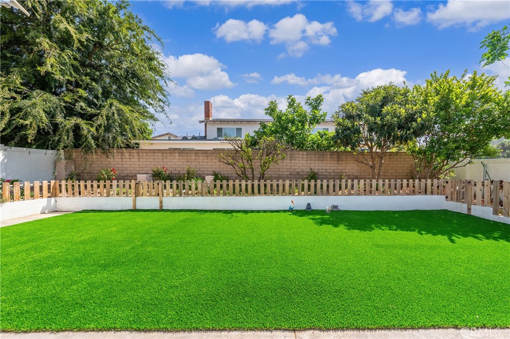 1752 Maple Hill