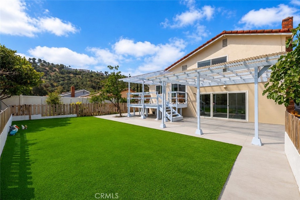 1752 Maple Hill