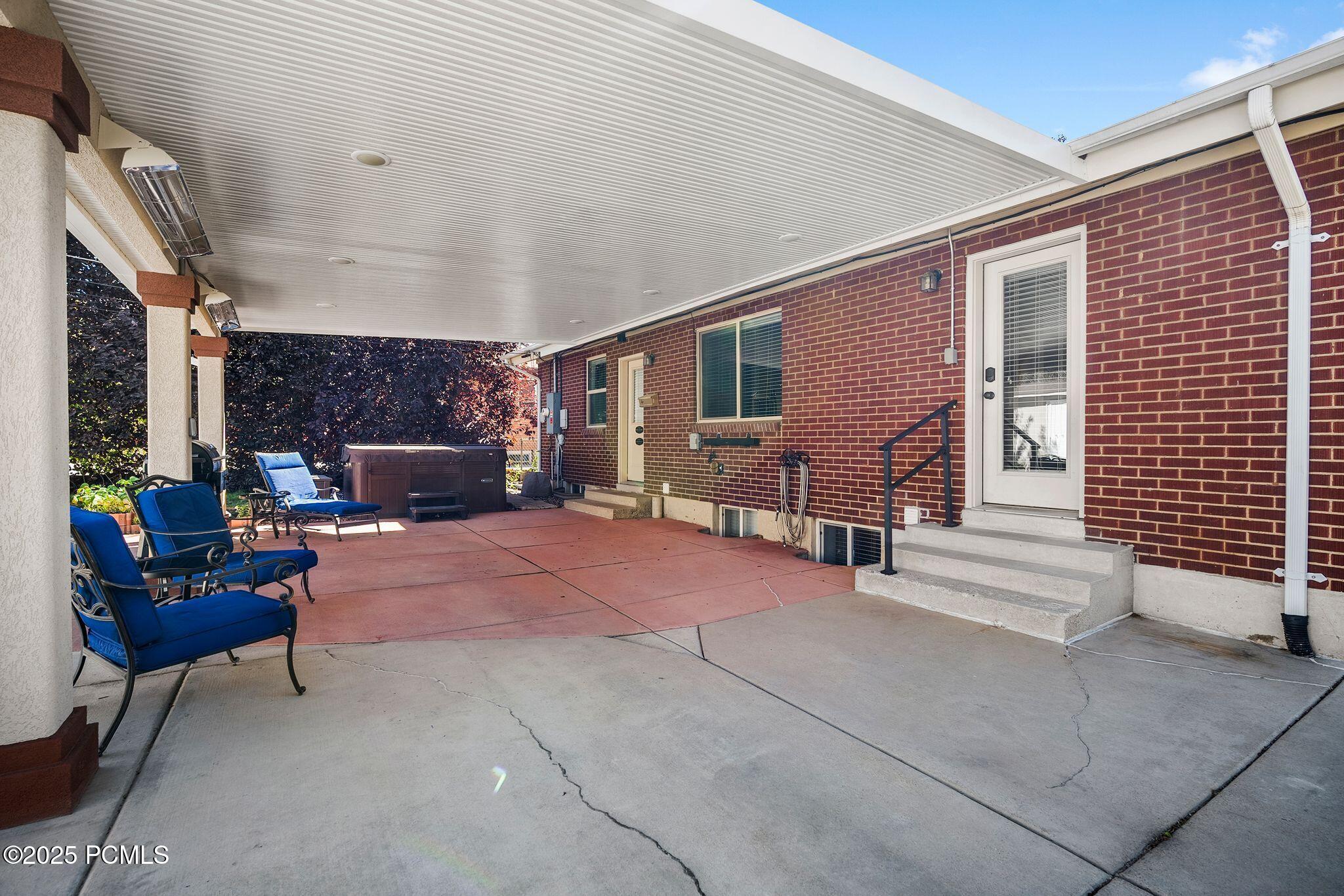2125 E Logan Avenue