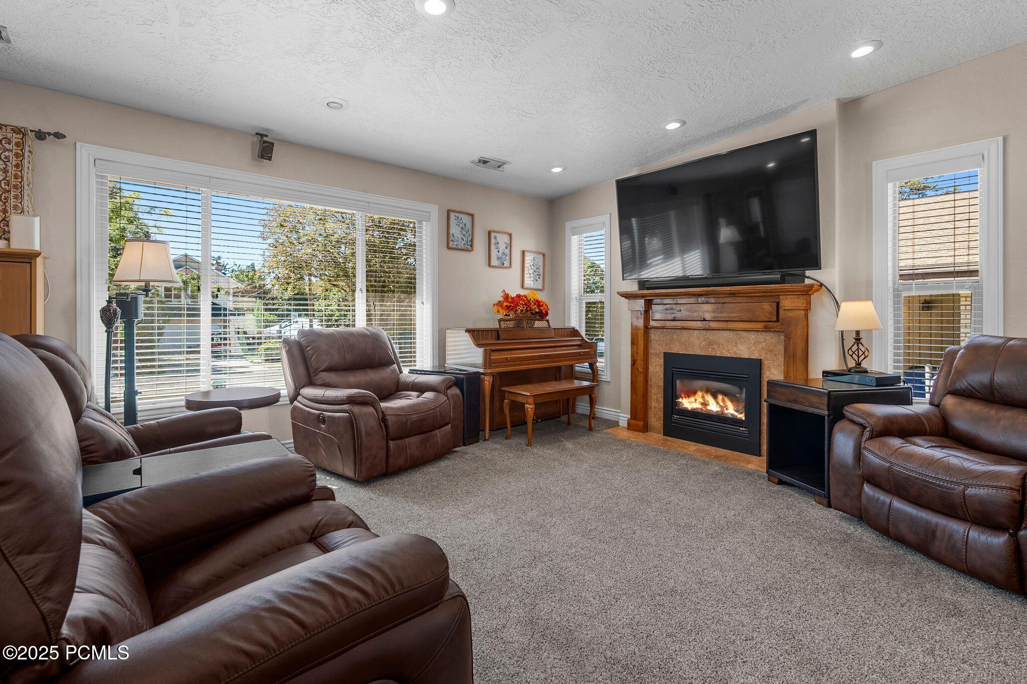 2125 E Logan Avenue
