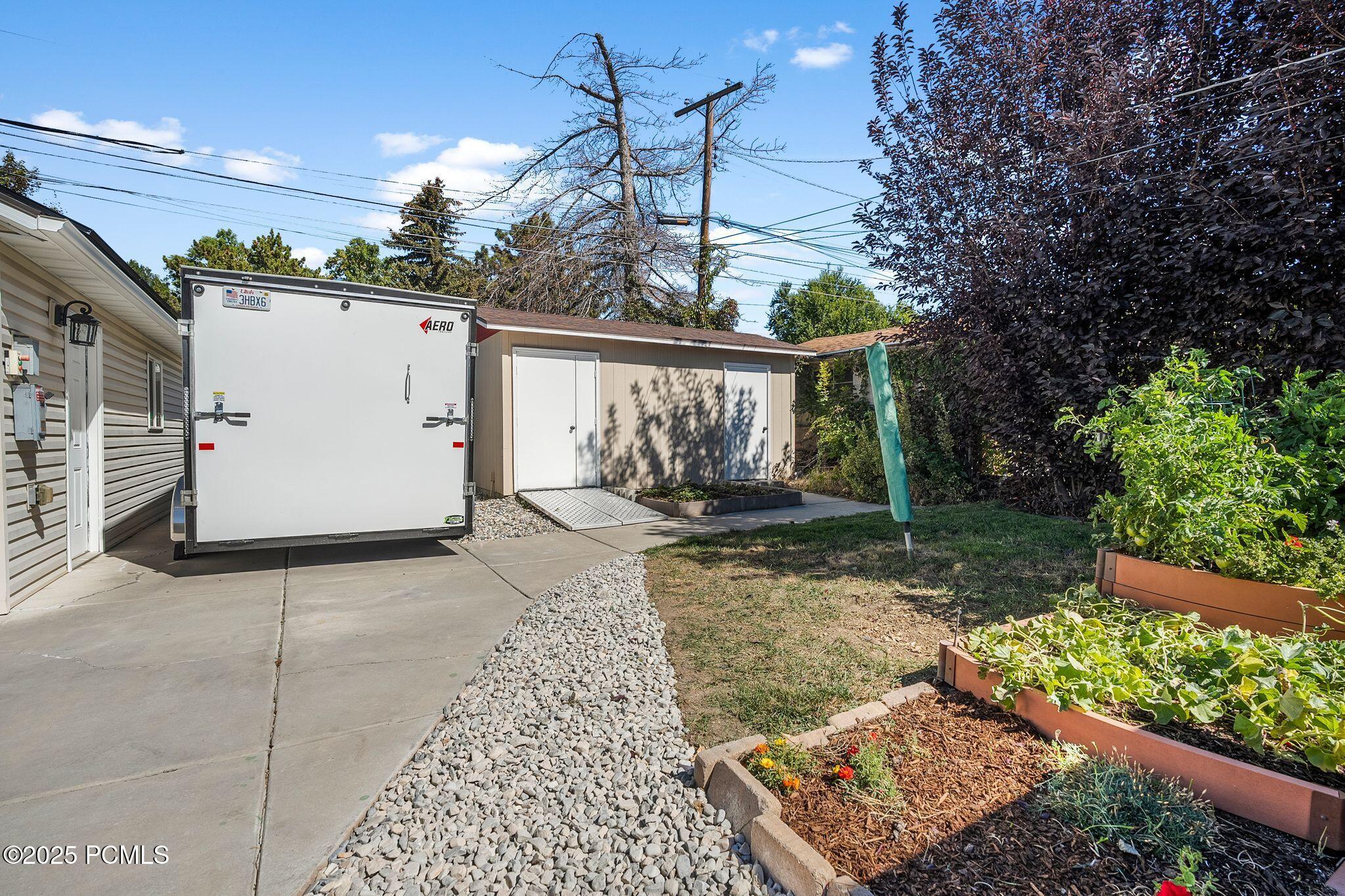 2125 E Logan Avenue