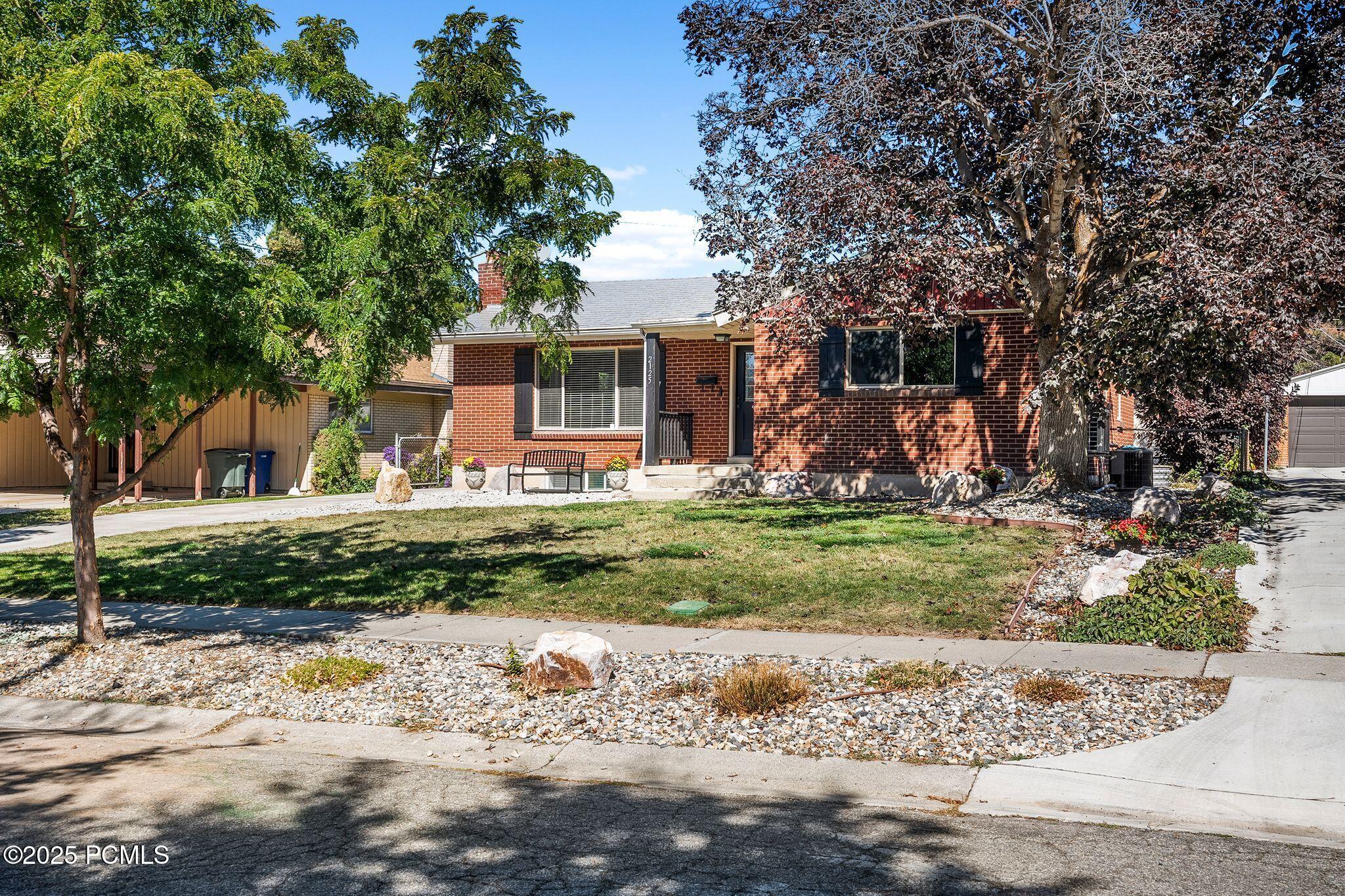 2125 E Logan Avenue