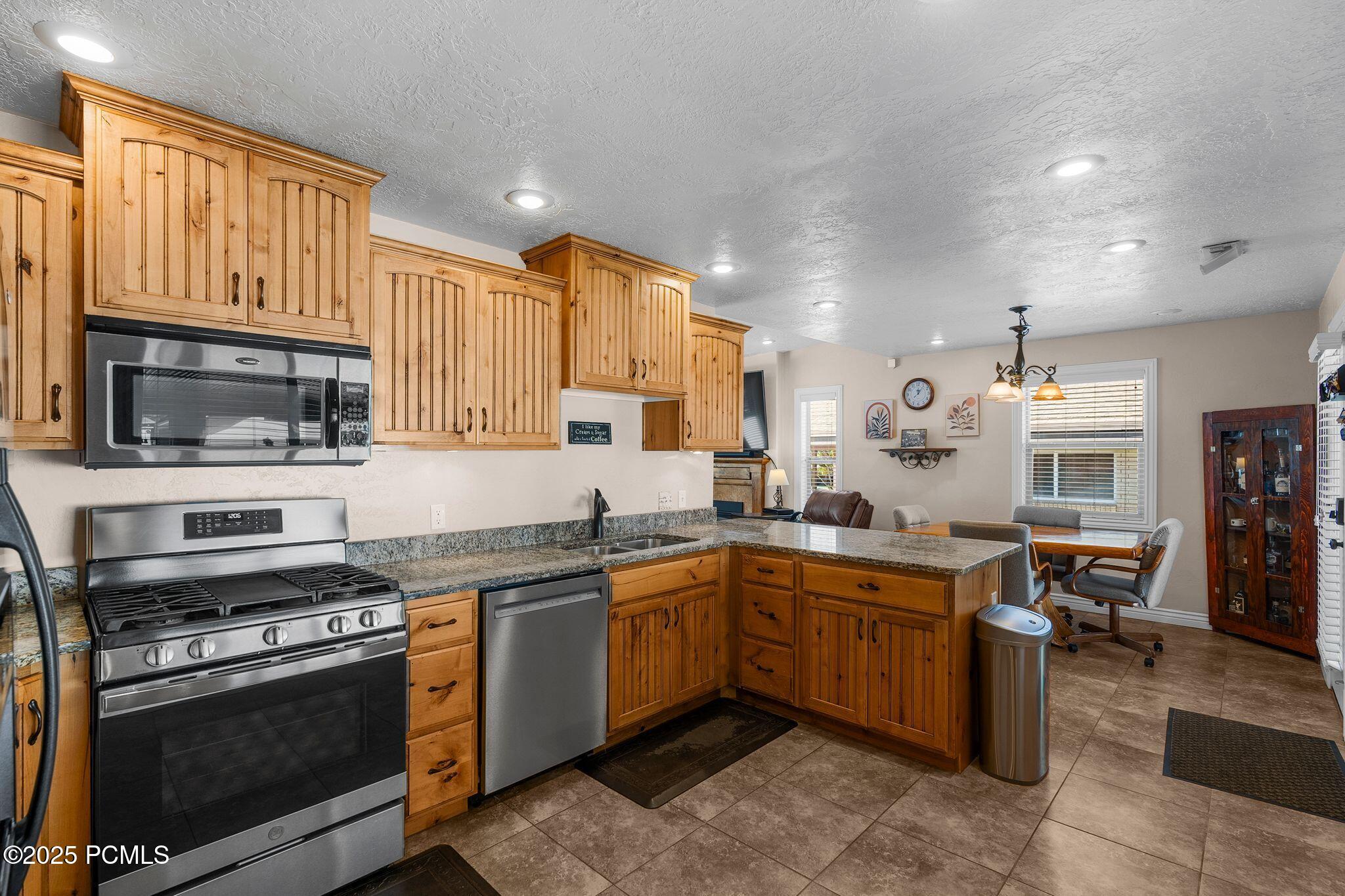 2125 E Logan Avenue