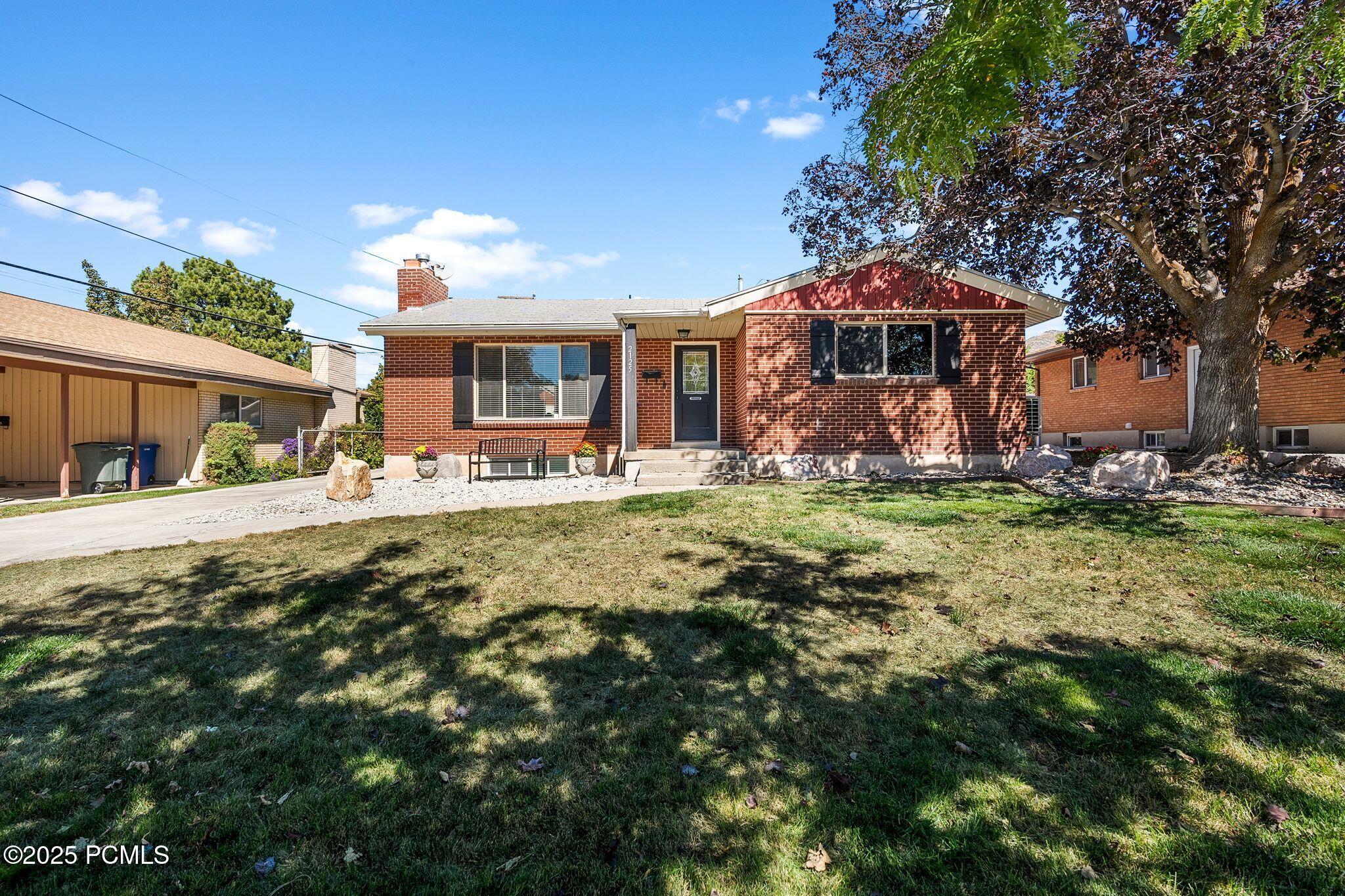 2125 E Logan Avenue
