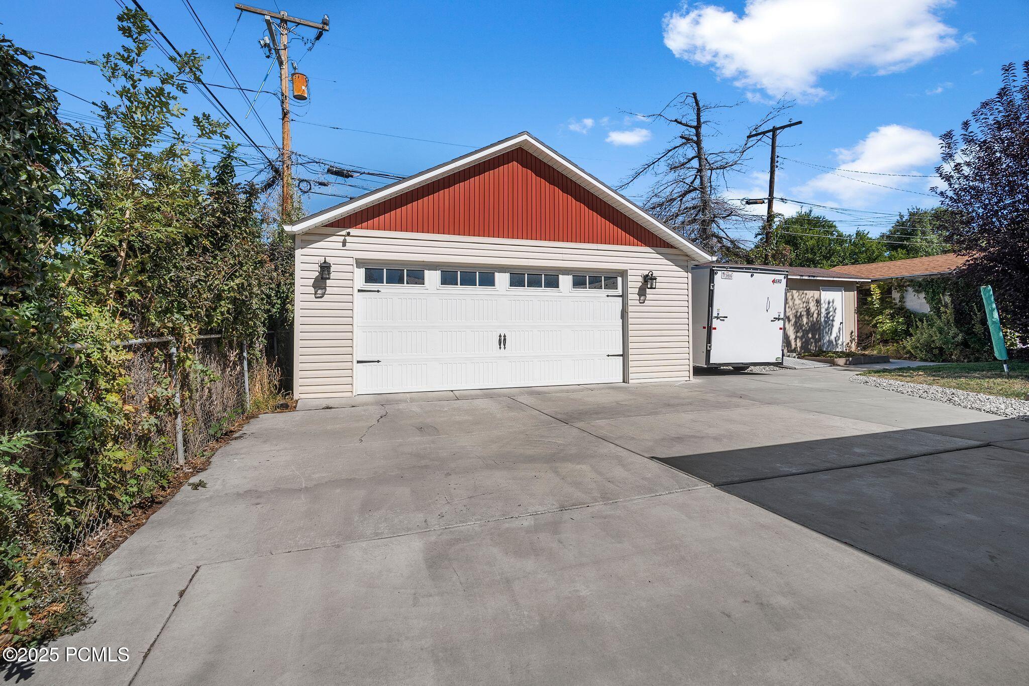 2125 E Logan Avenue