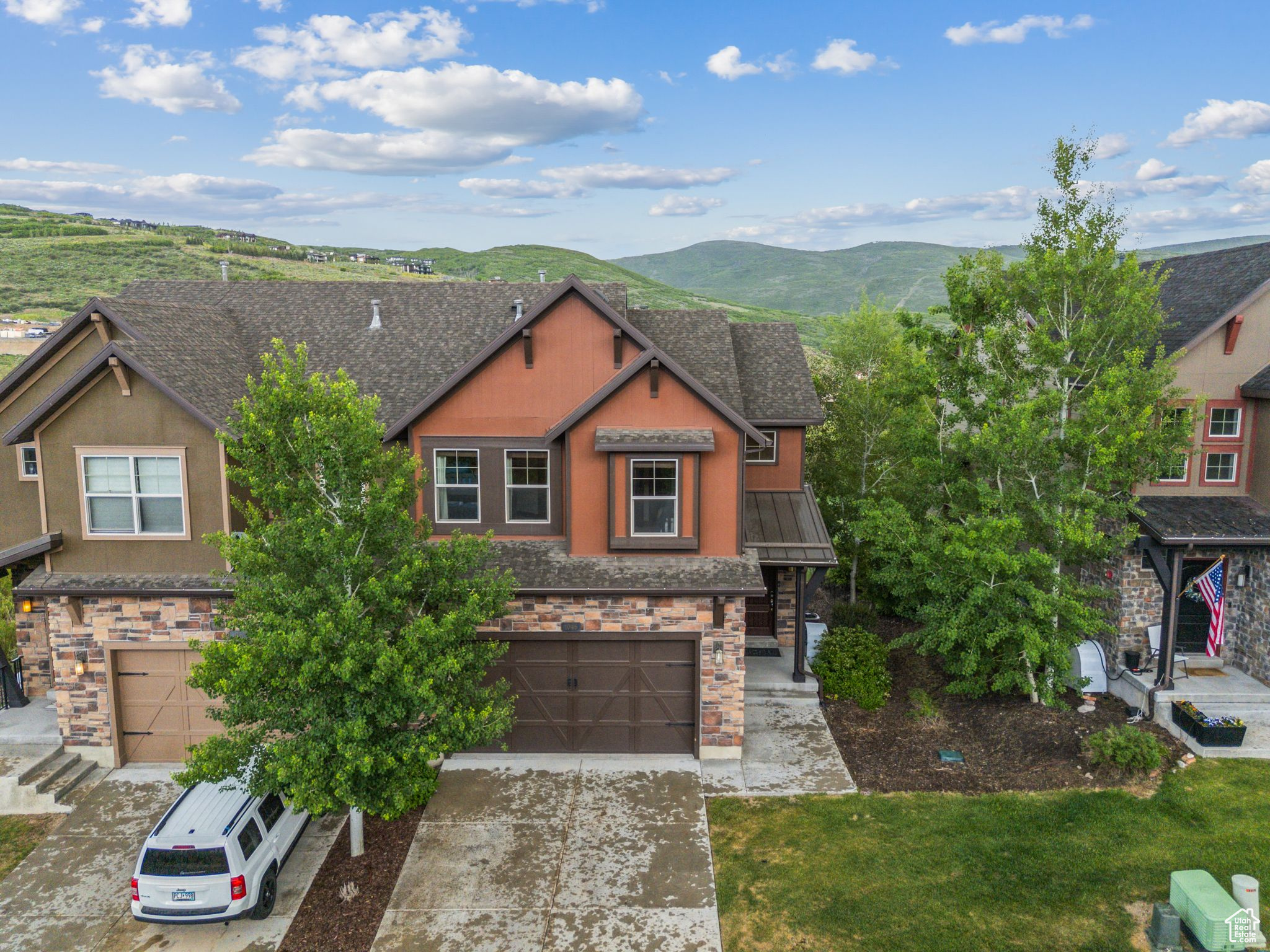 1046 W ABIGAIL DR