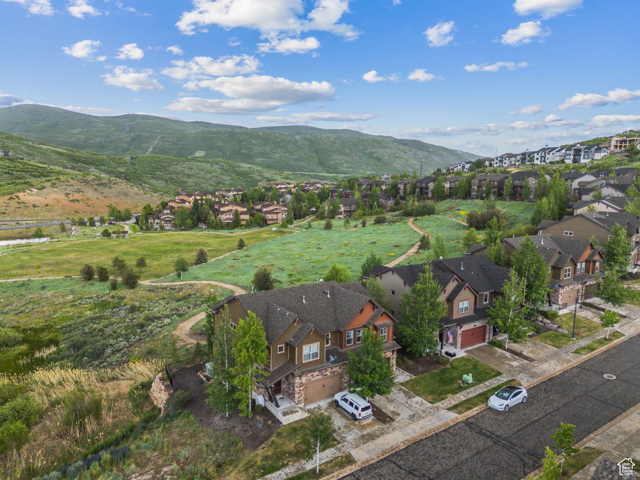 1046 W ABIGAIL DR
