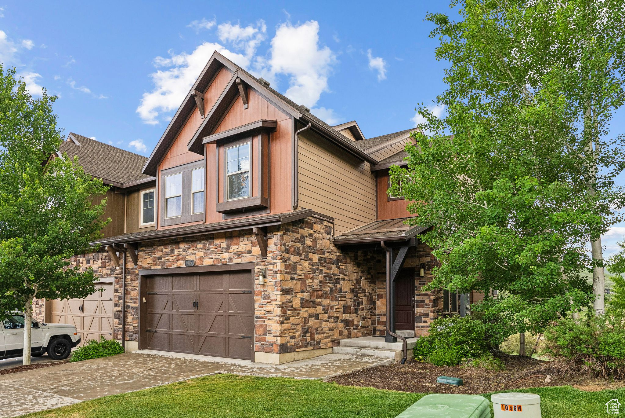 1046 W ABIGAIL DR