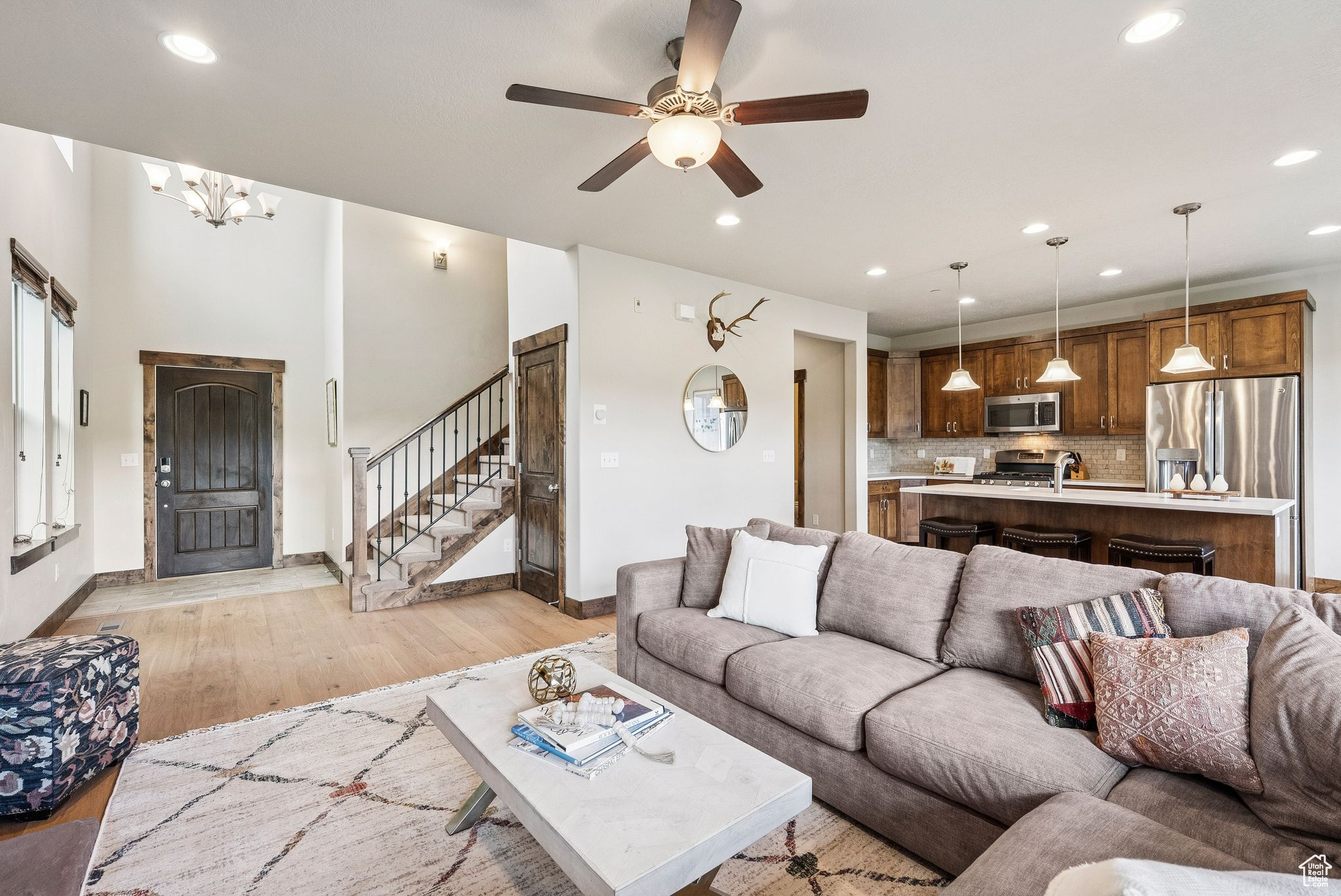 1046 W ABIGAIL DR