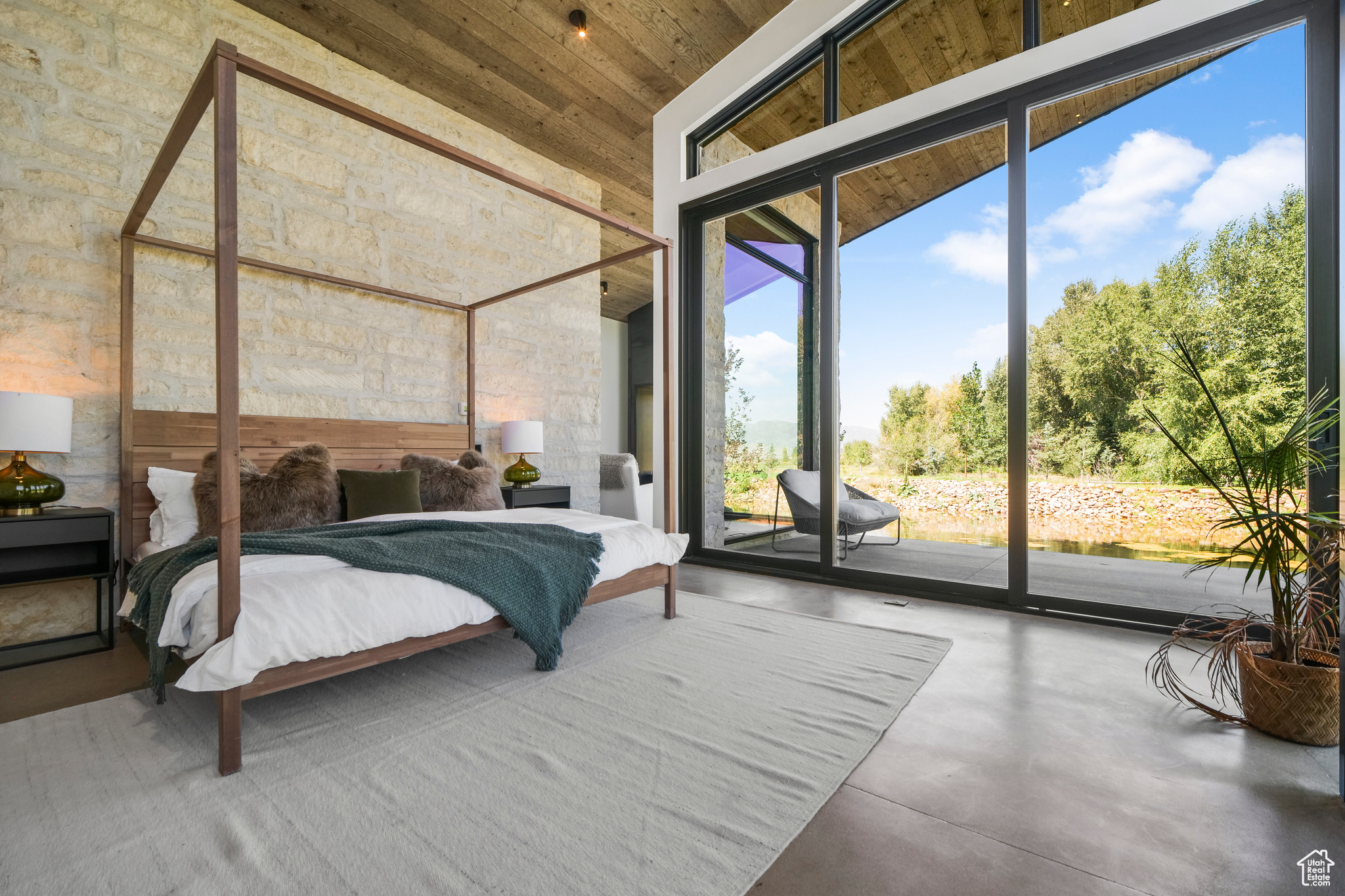 6950 N RIVER VALLEY DR