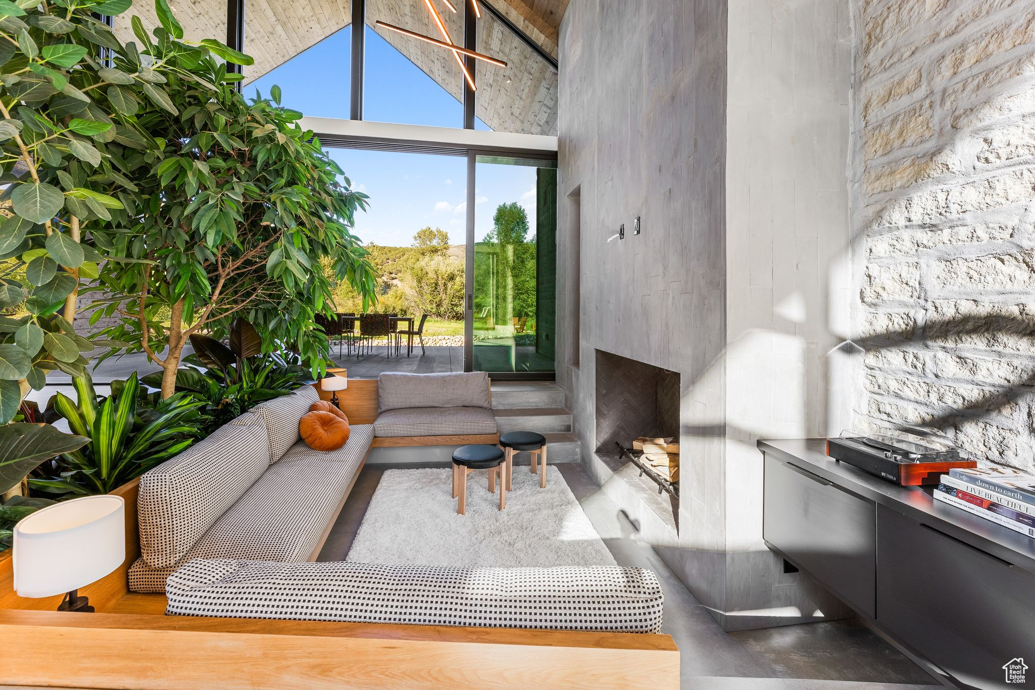 6950 N RIVER VALLEY DR