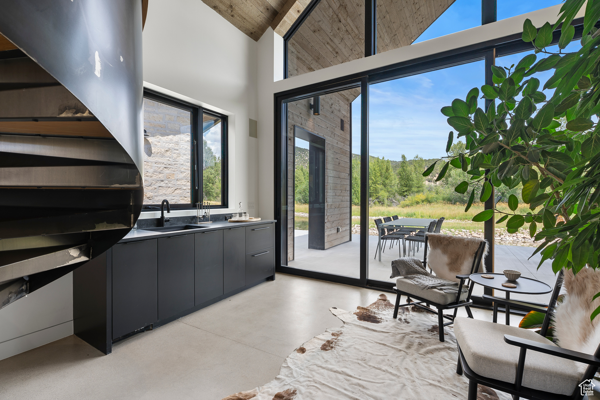 6950 N RIVER VALLEY DR