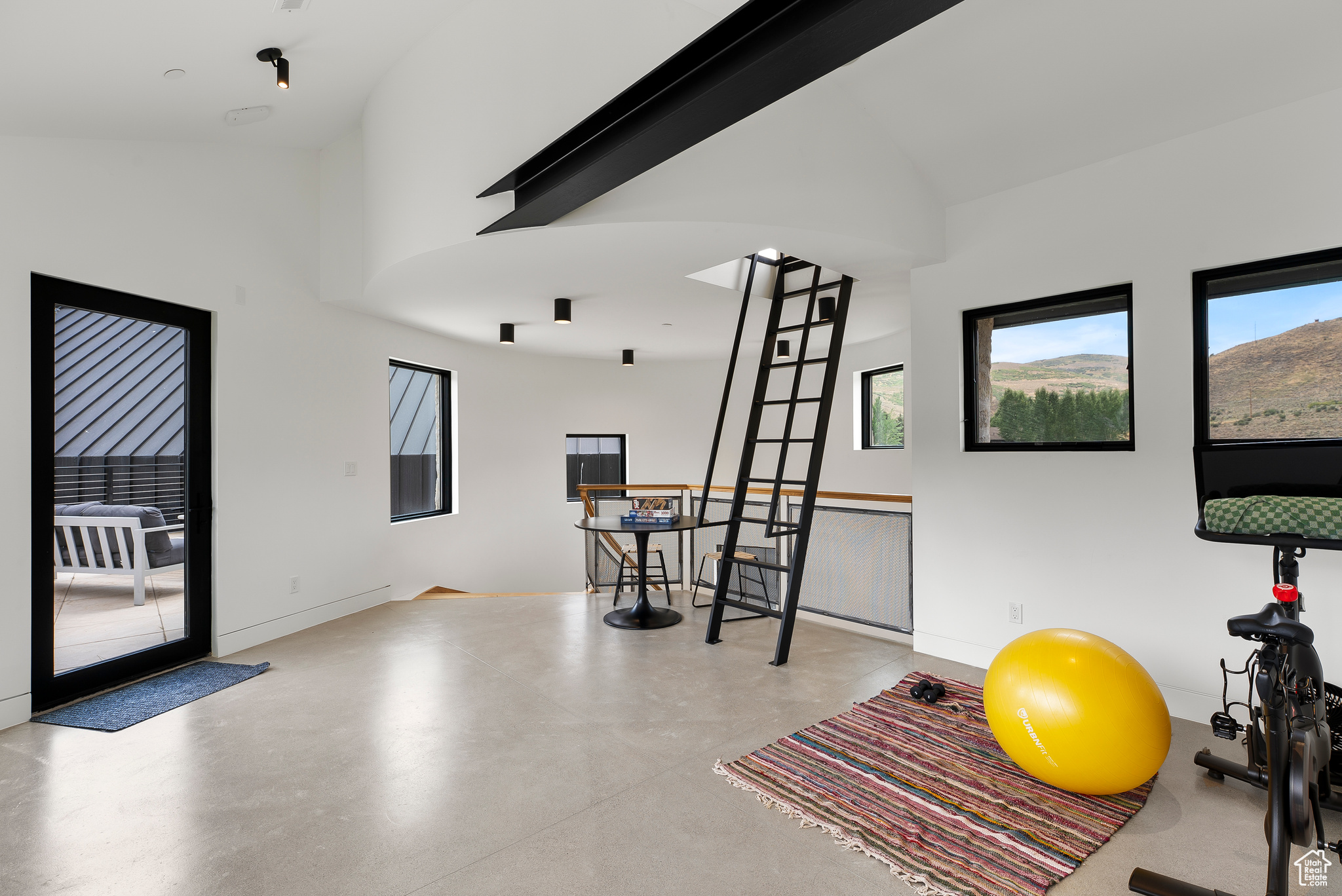 6950 N RIVER VALLEY DR