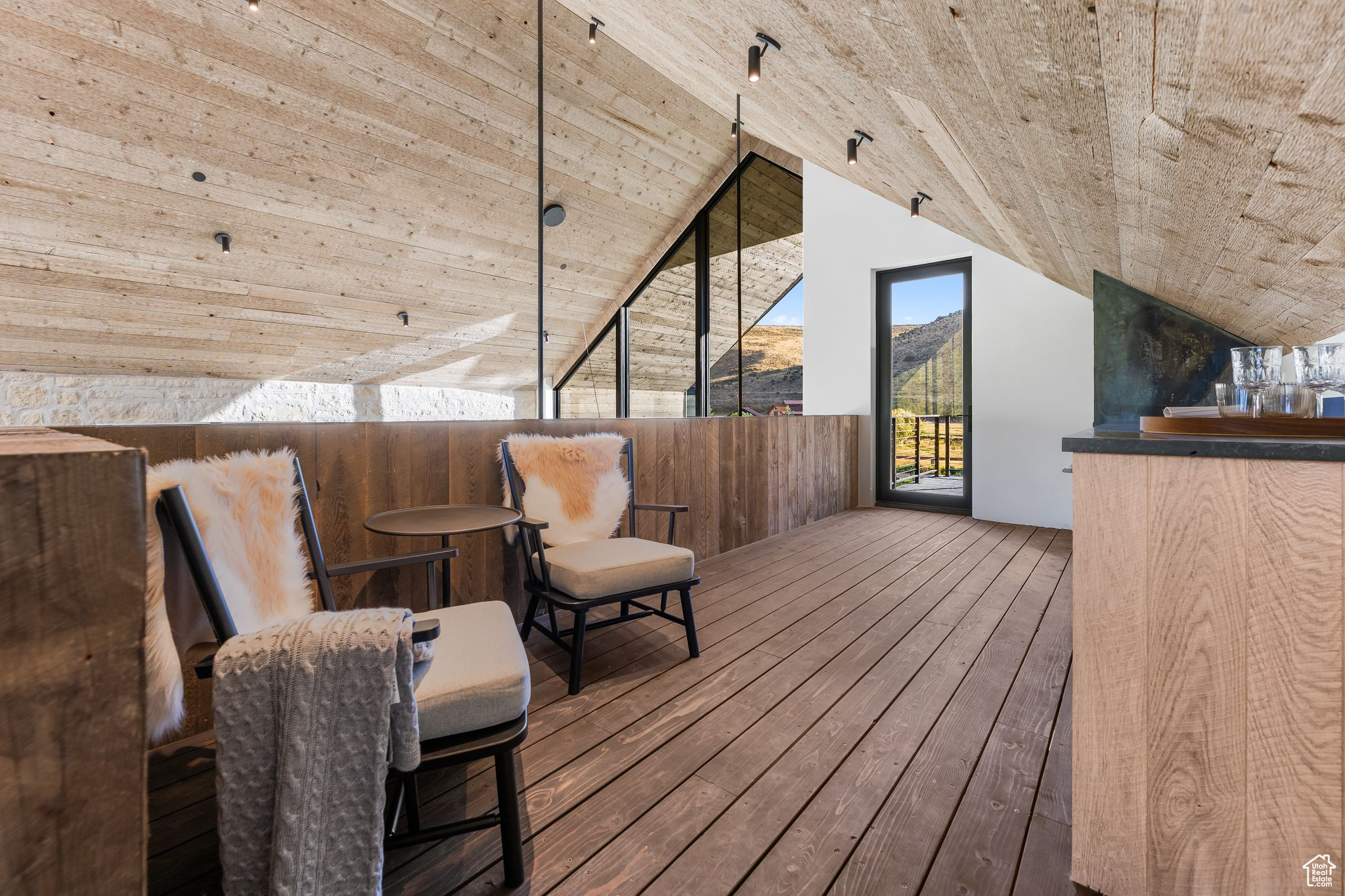 6950 N RIVER VALLEY DR