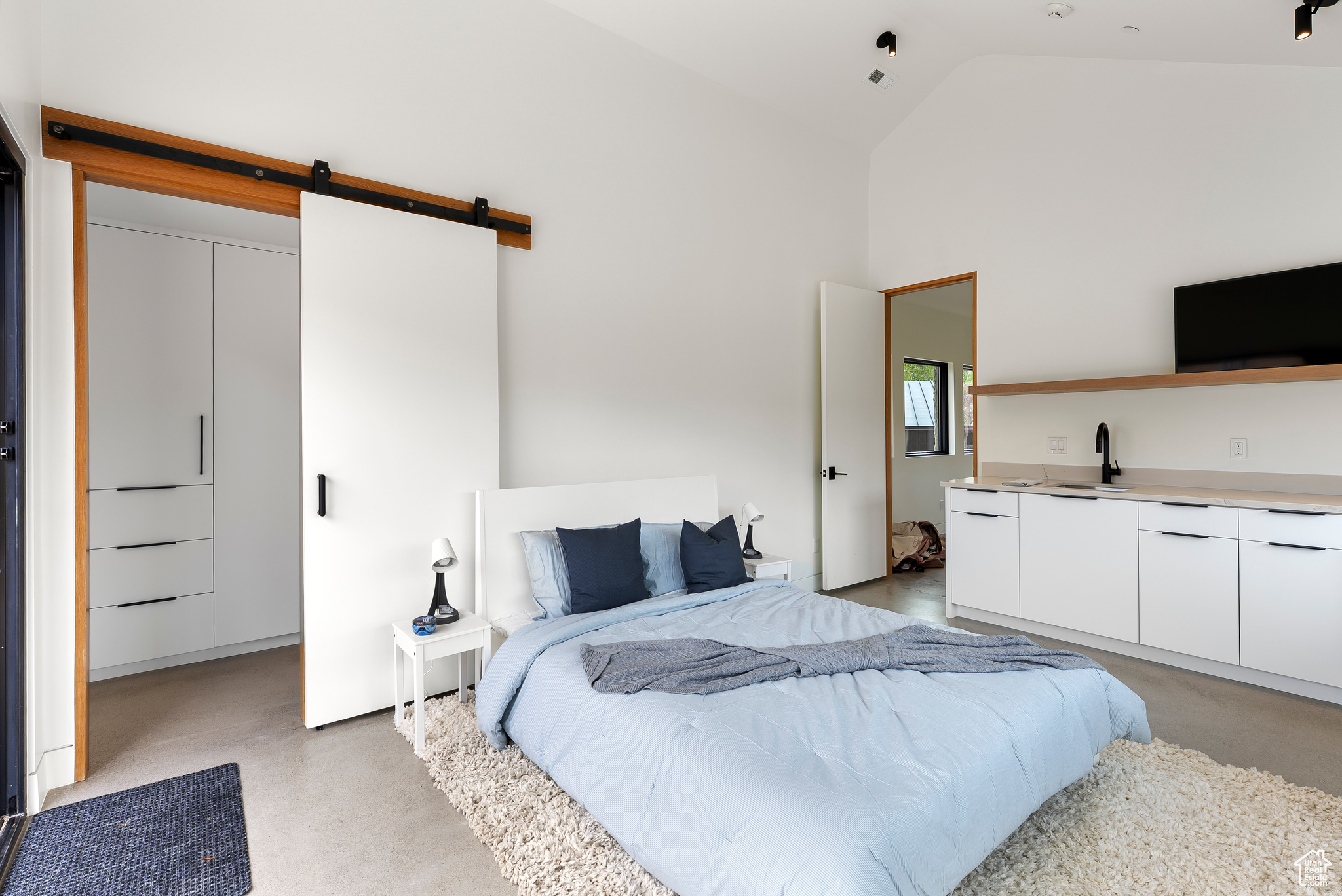 6950 N RIVER VALLEY DR