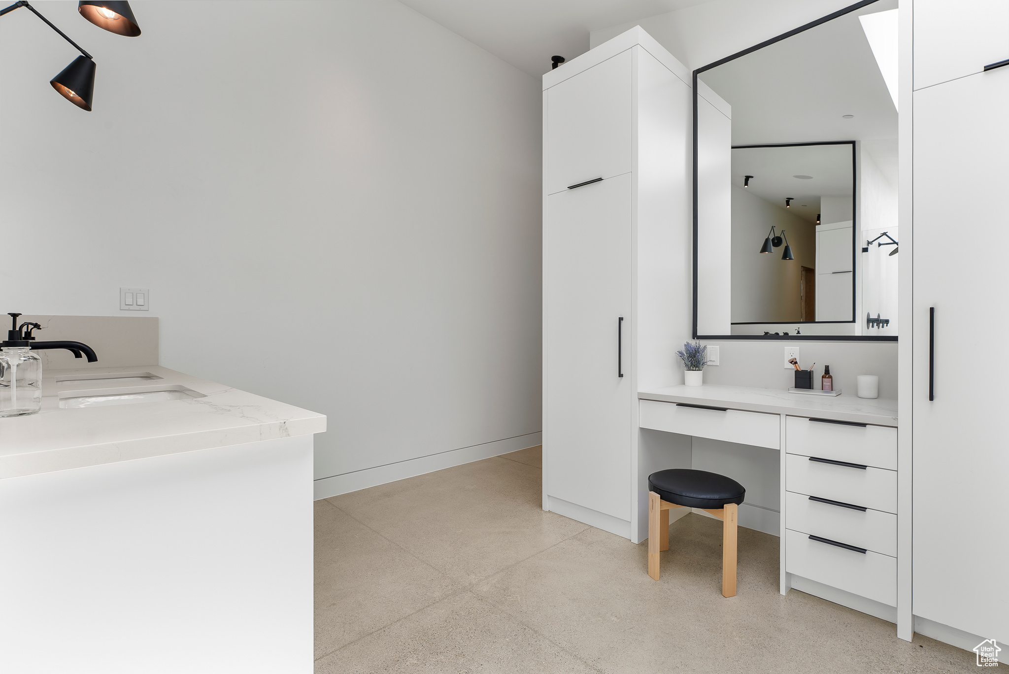 6950 N RIVER VALLEY DR