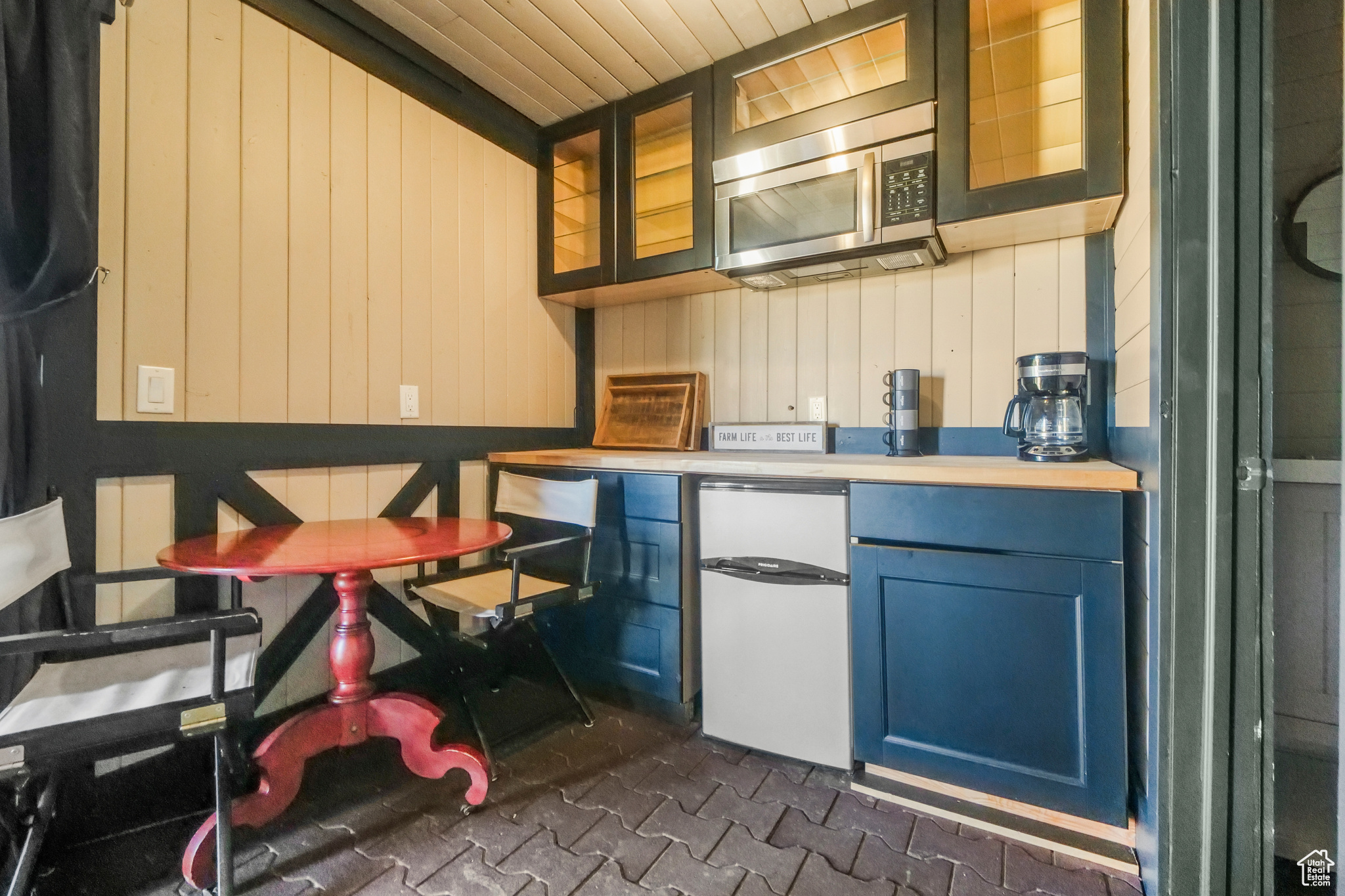 6950 N RIVER VALLEY DR