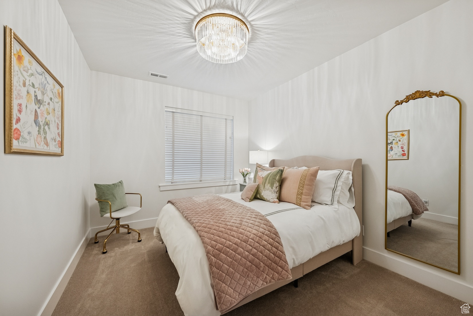 1917 E HOLLADAY VIEW PL