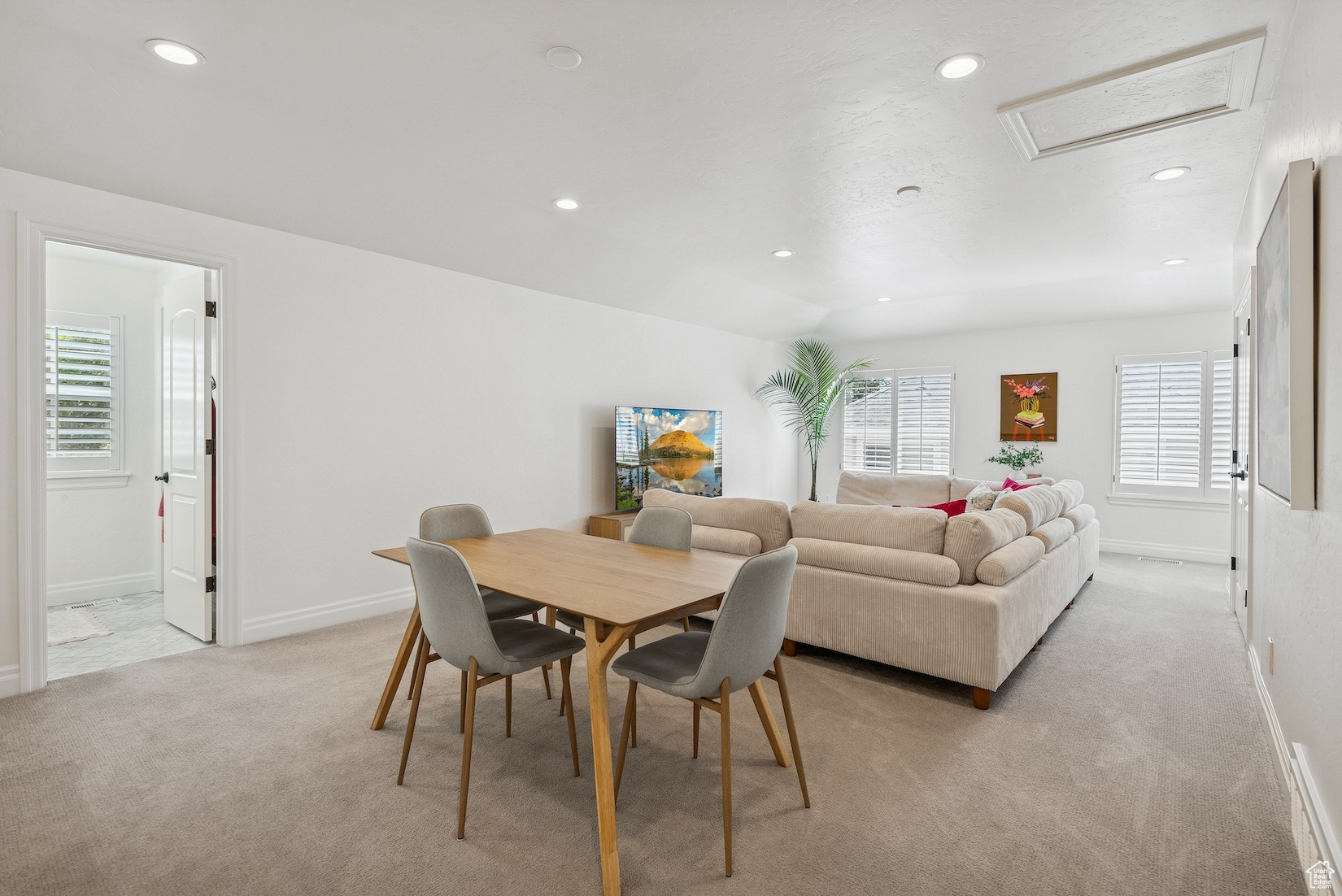 1917 E HOLLADAY VIEW PL