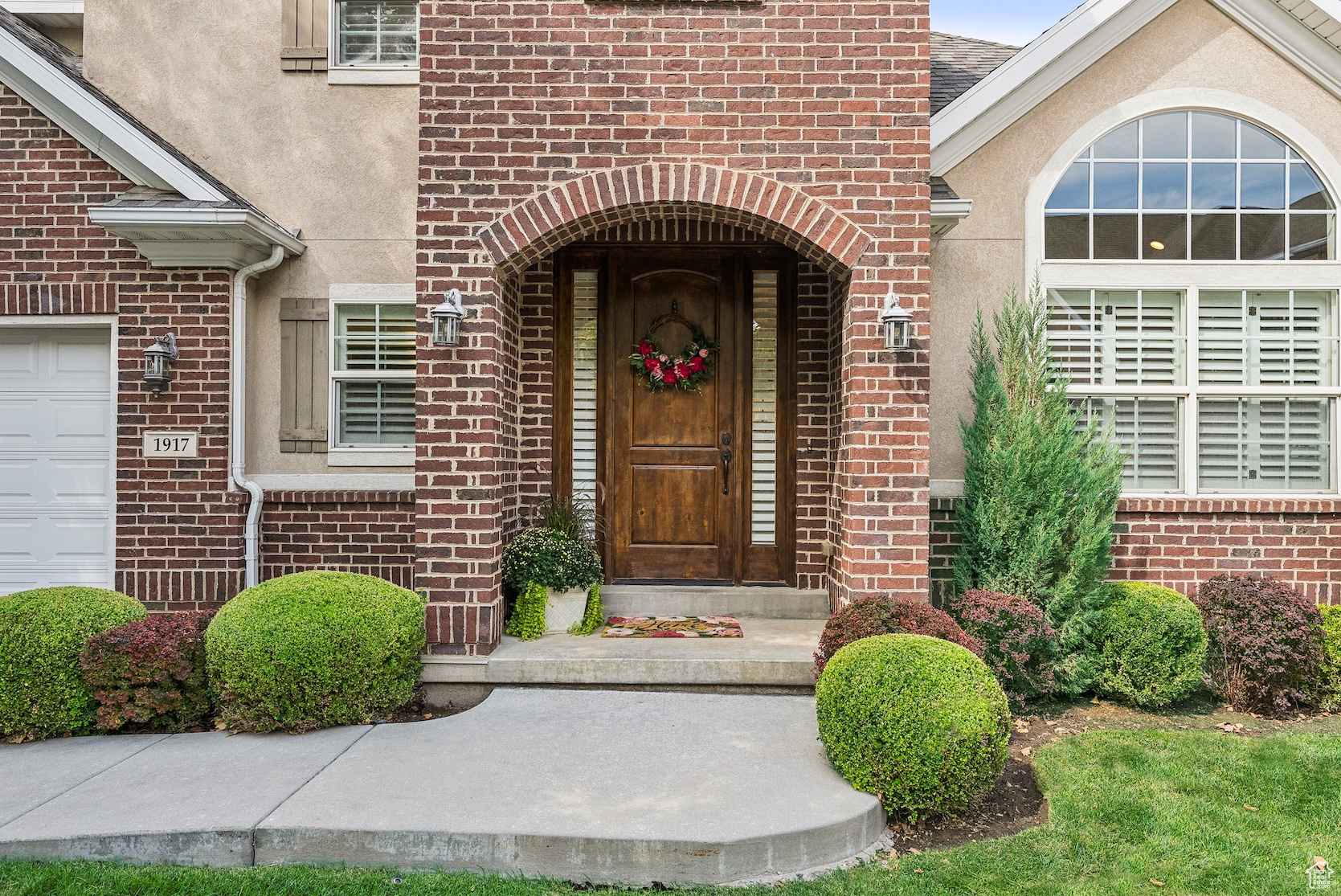 1917 E HOLLADAY VIEW PL