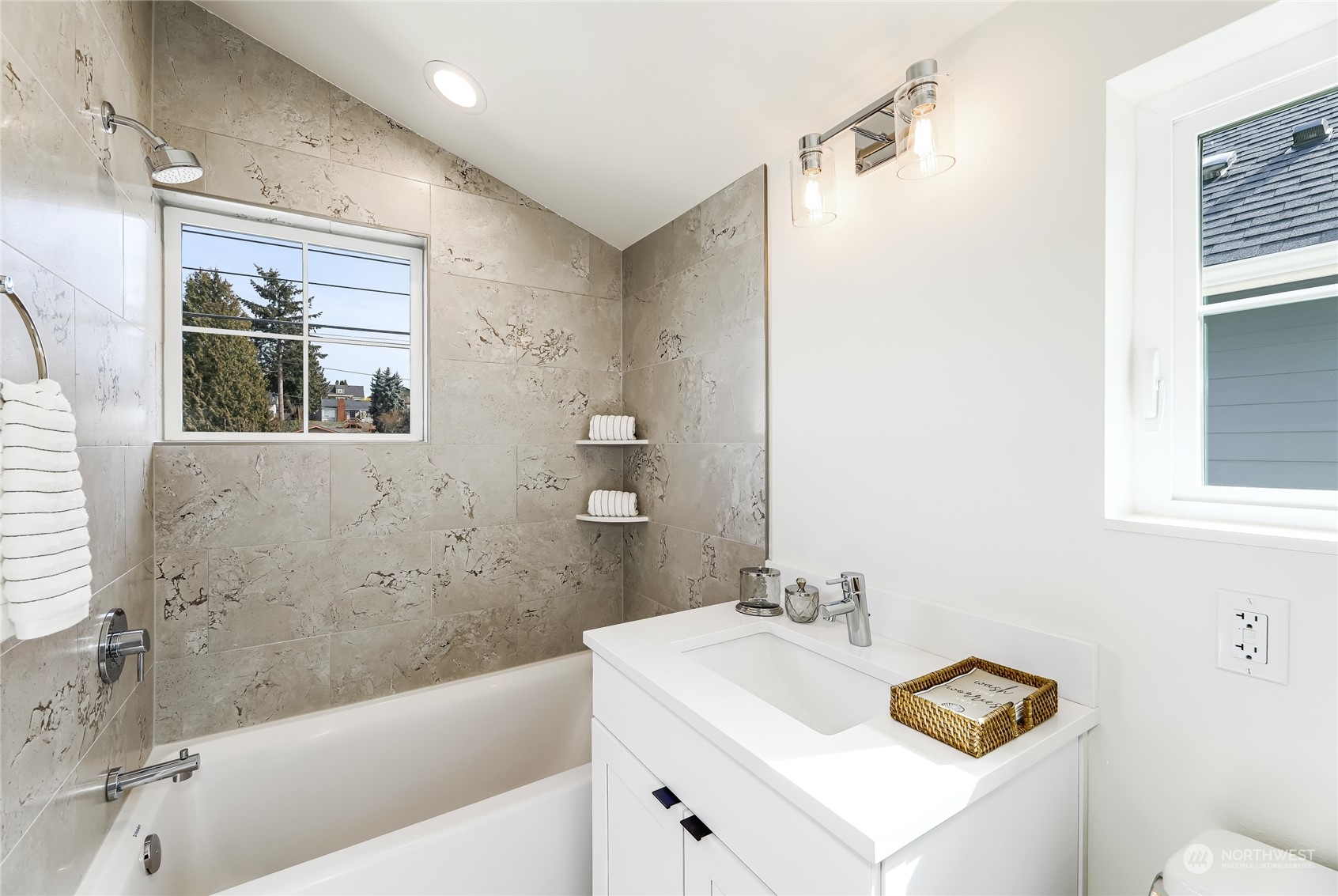 9033 -B 15th Avenue SW