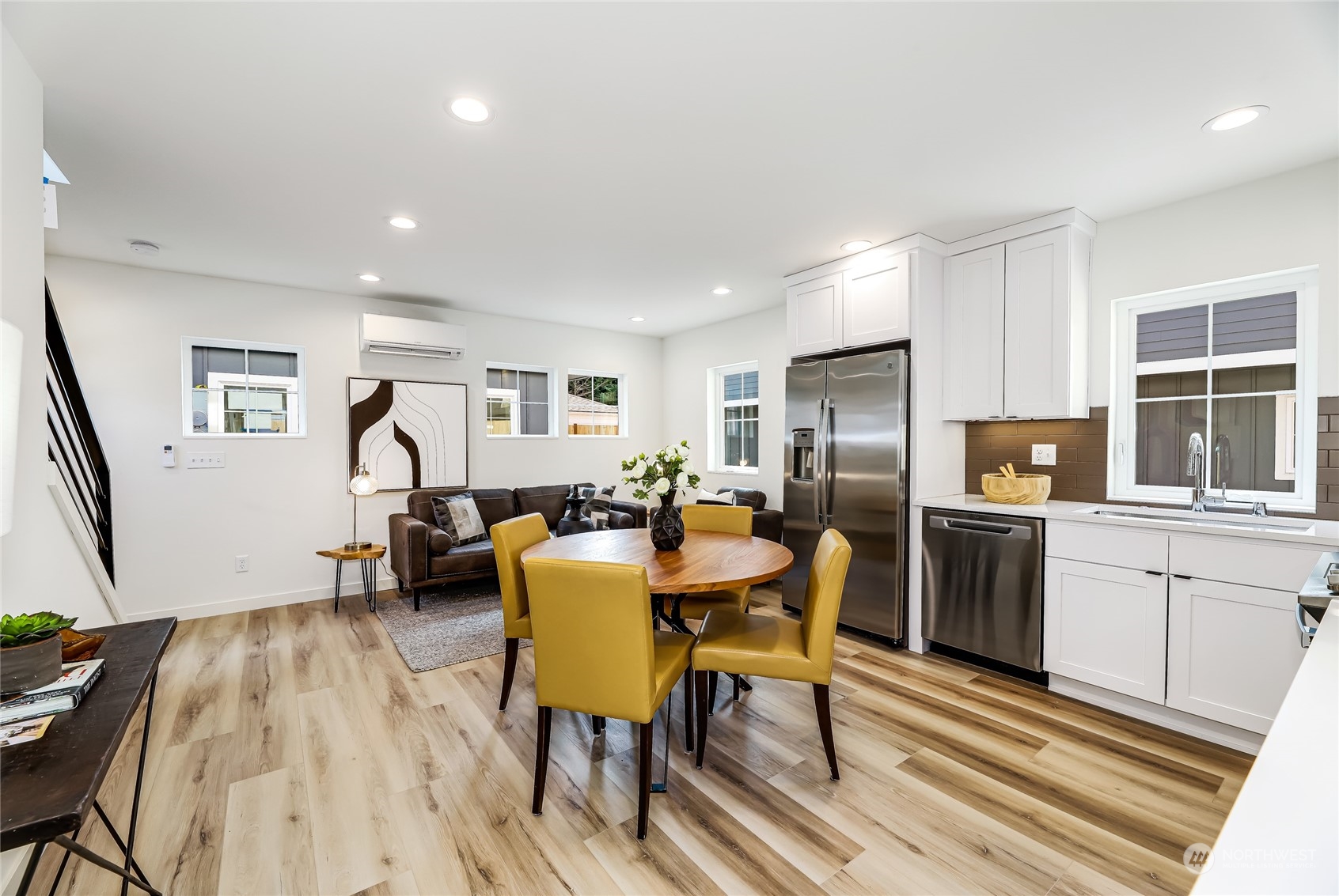 9033 -B 15th Avenue SW