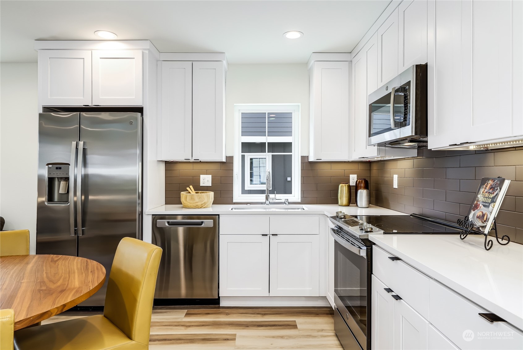 9033 -B 15th Avenue SW