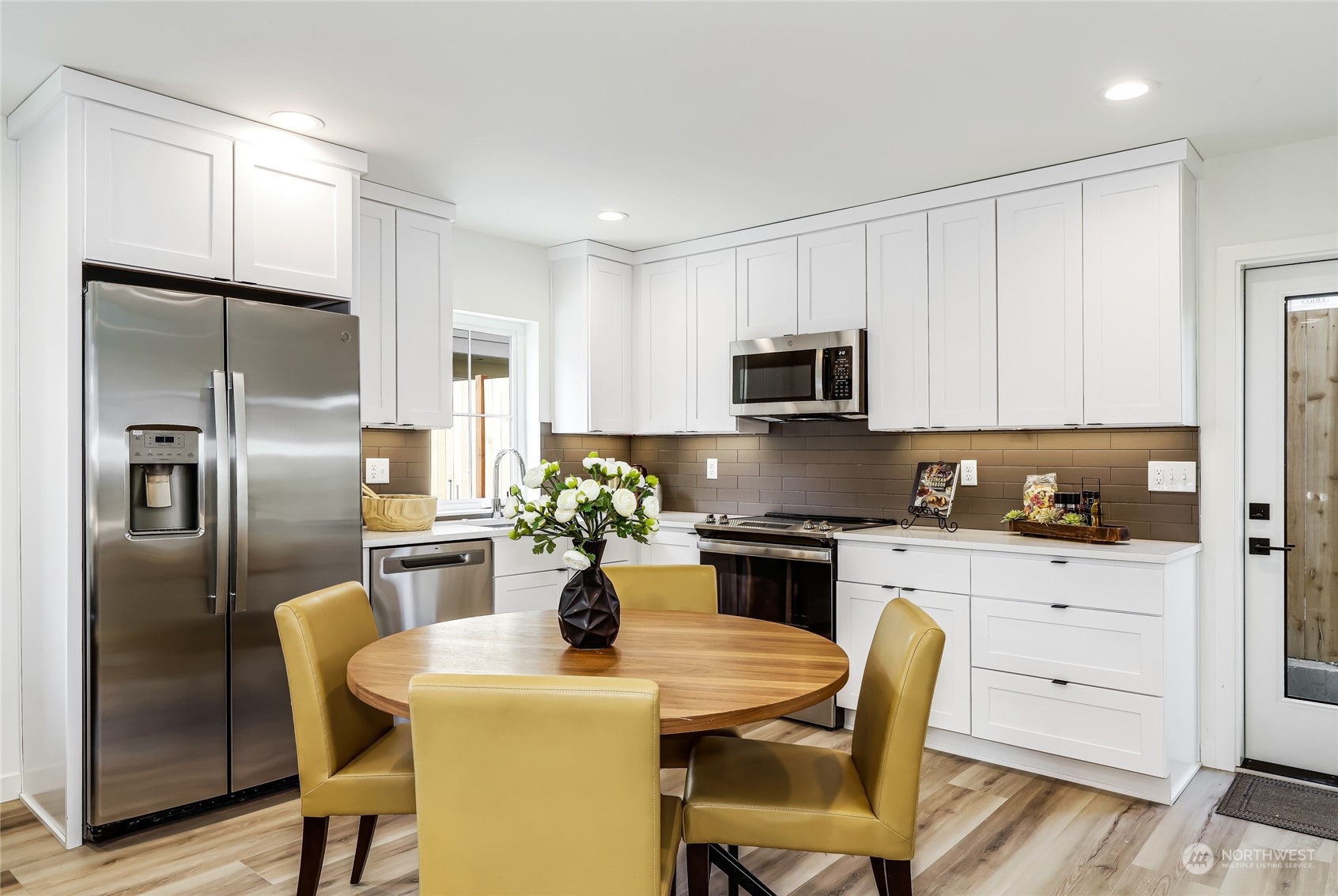 9033 -B 15th Avenue SW