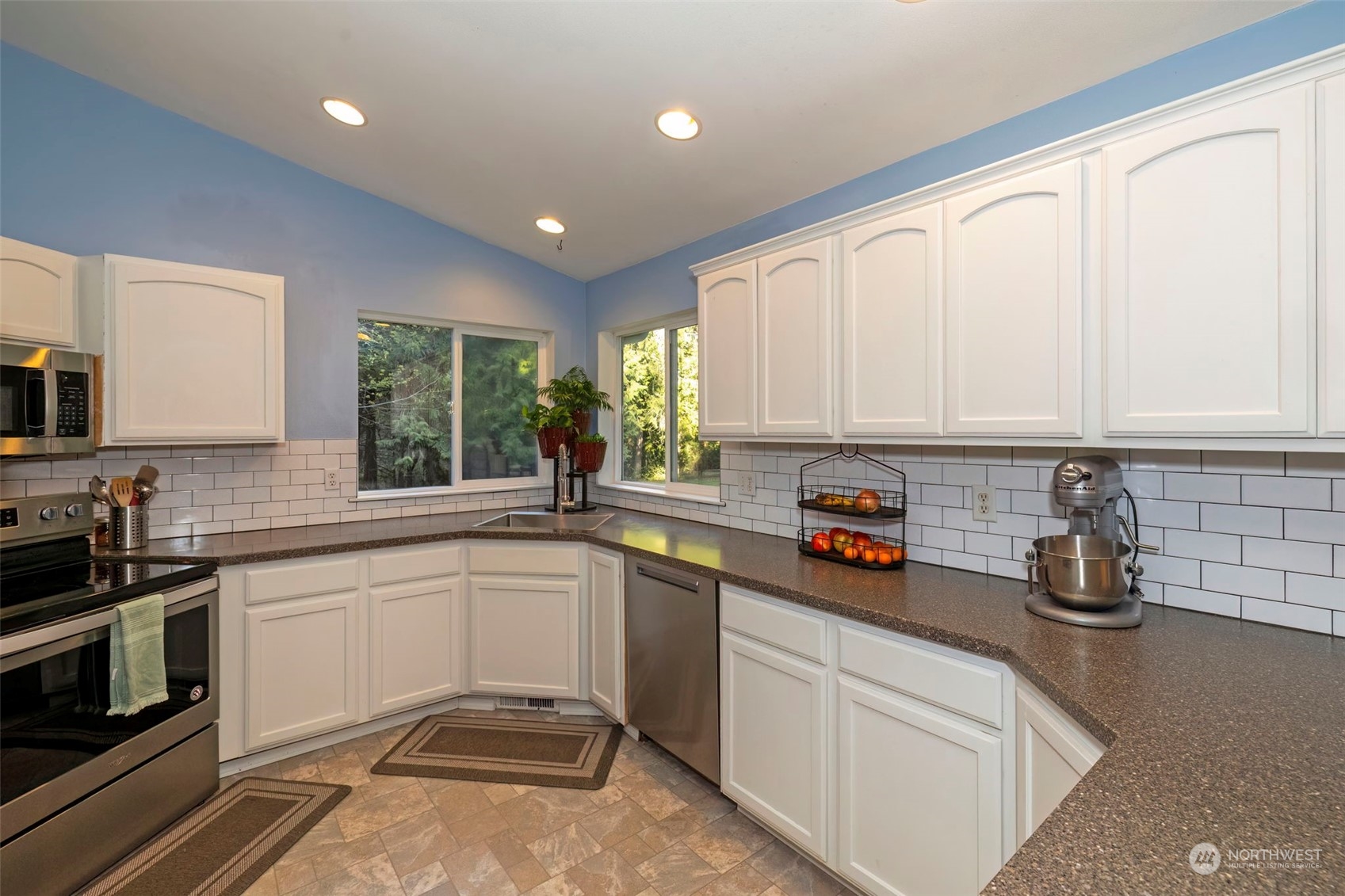 910 SW Berry Lake Rd