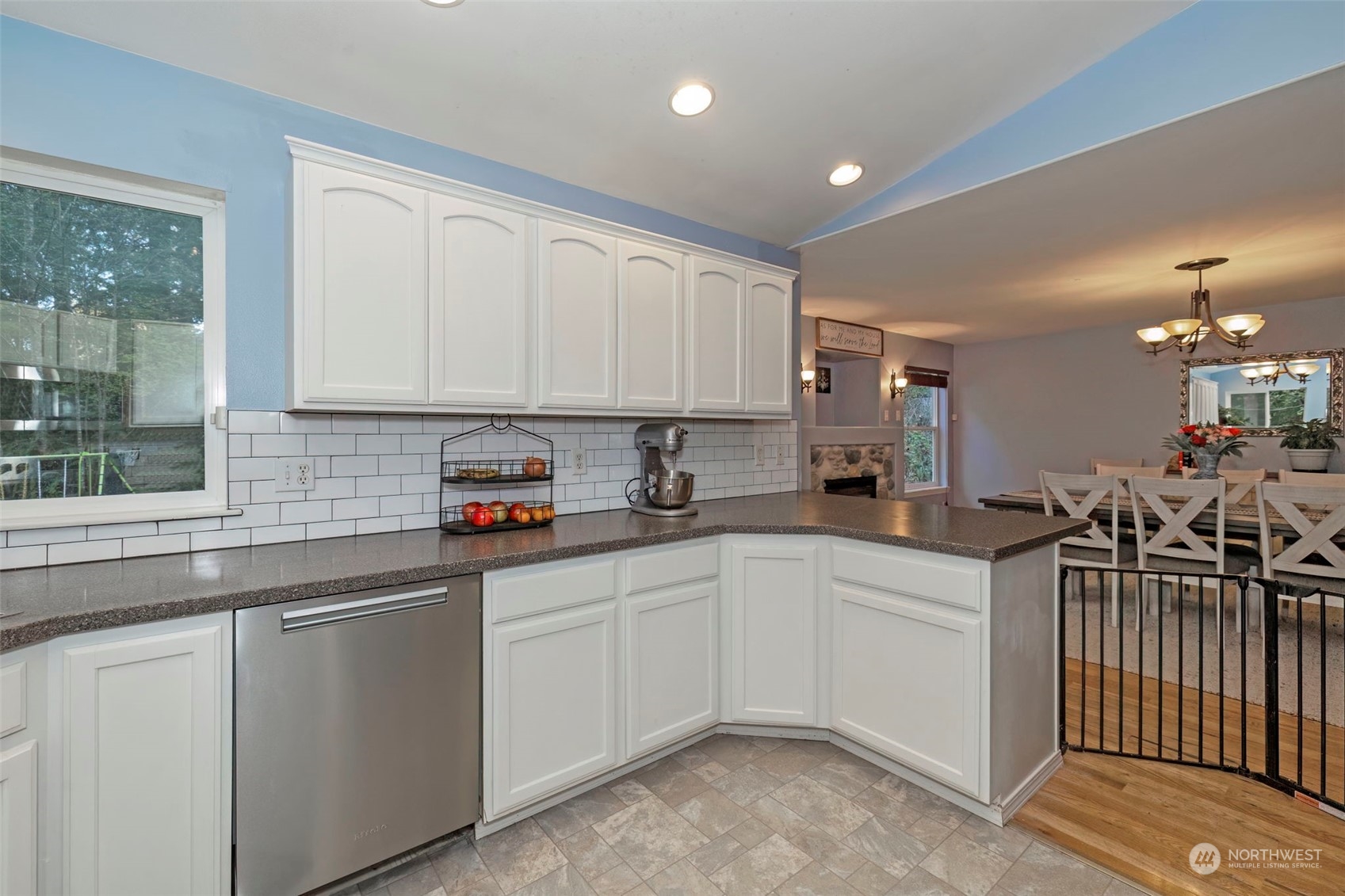 910 SW Berry Lake Rd