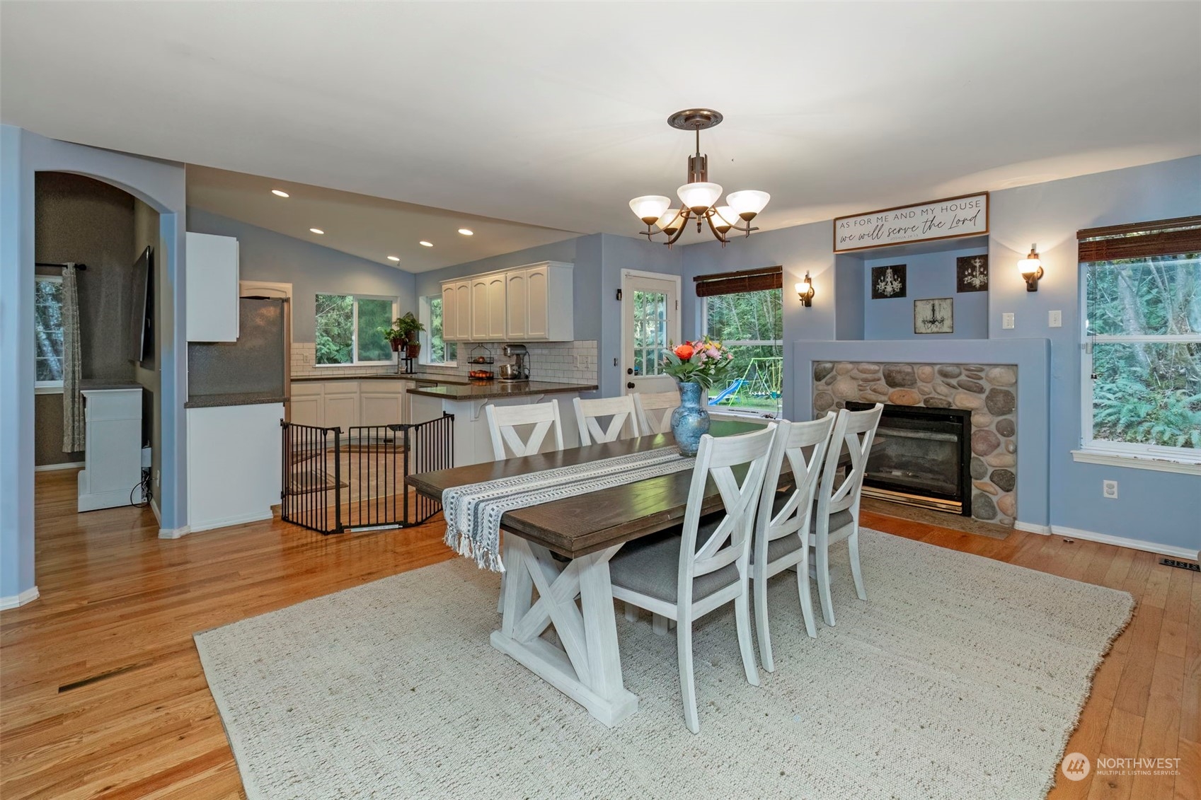 910 SW Berry Lake Rd