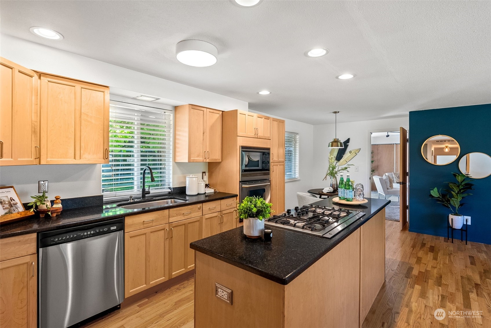 2002 SE Juniper Court