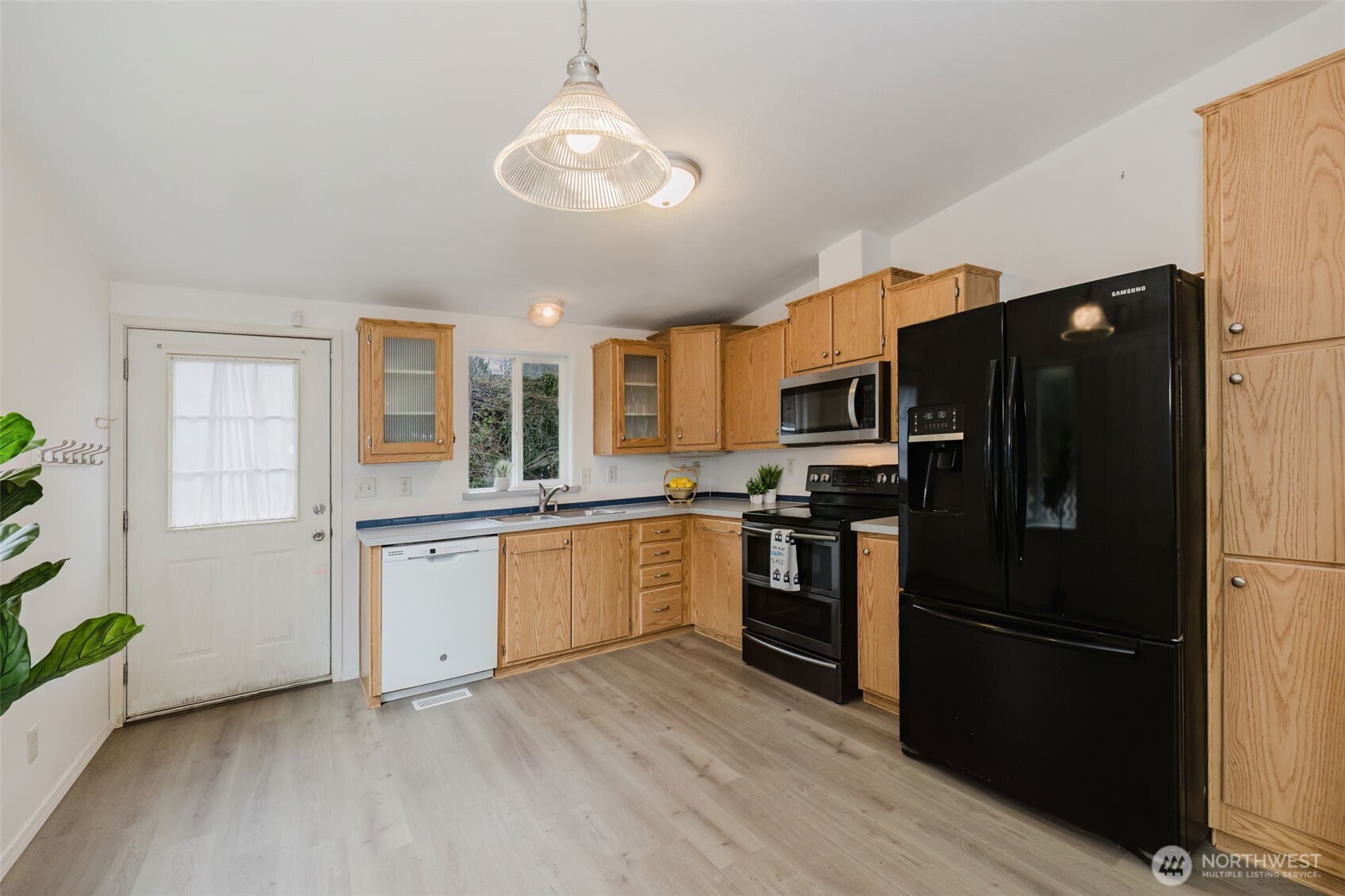 2527 Oregon Street E