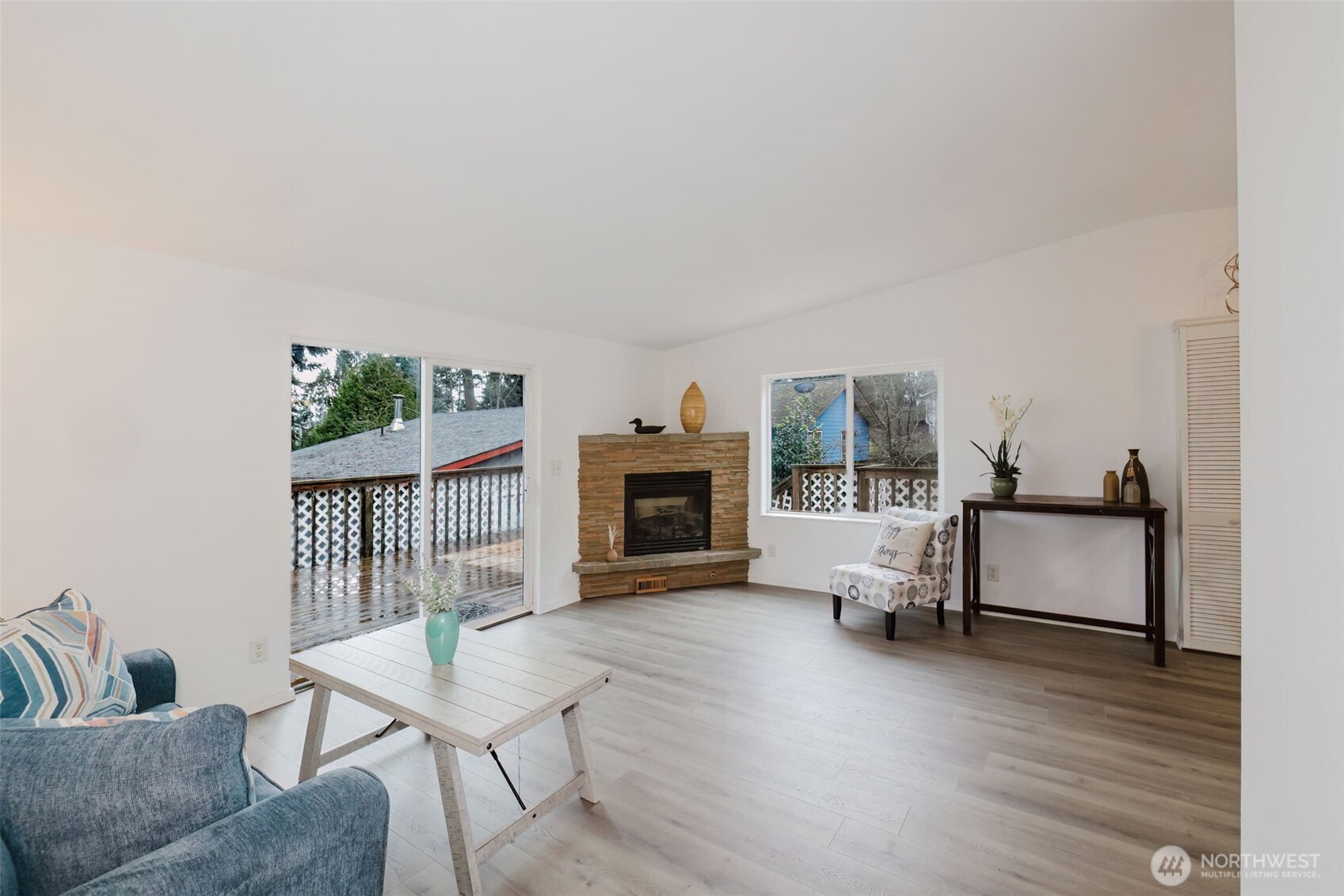 2527 Oregon Street E