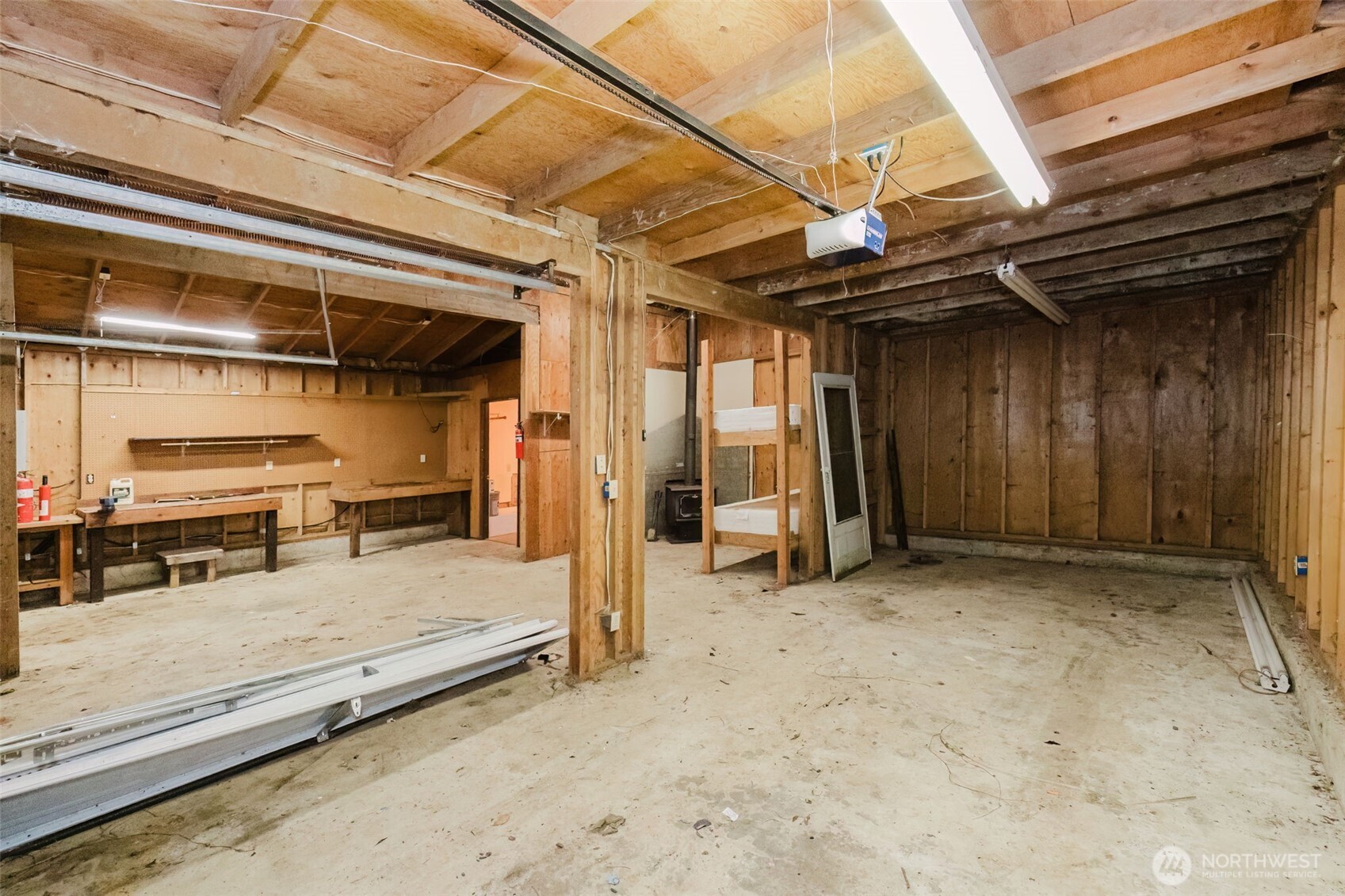 2527 Oregon Street E