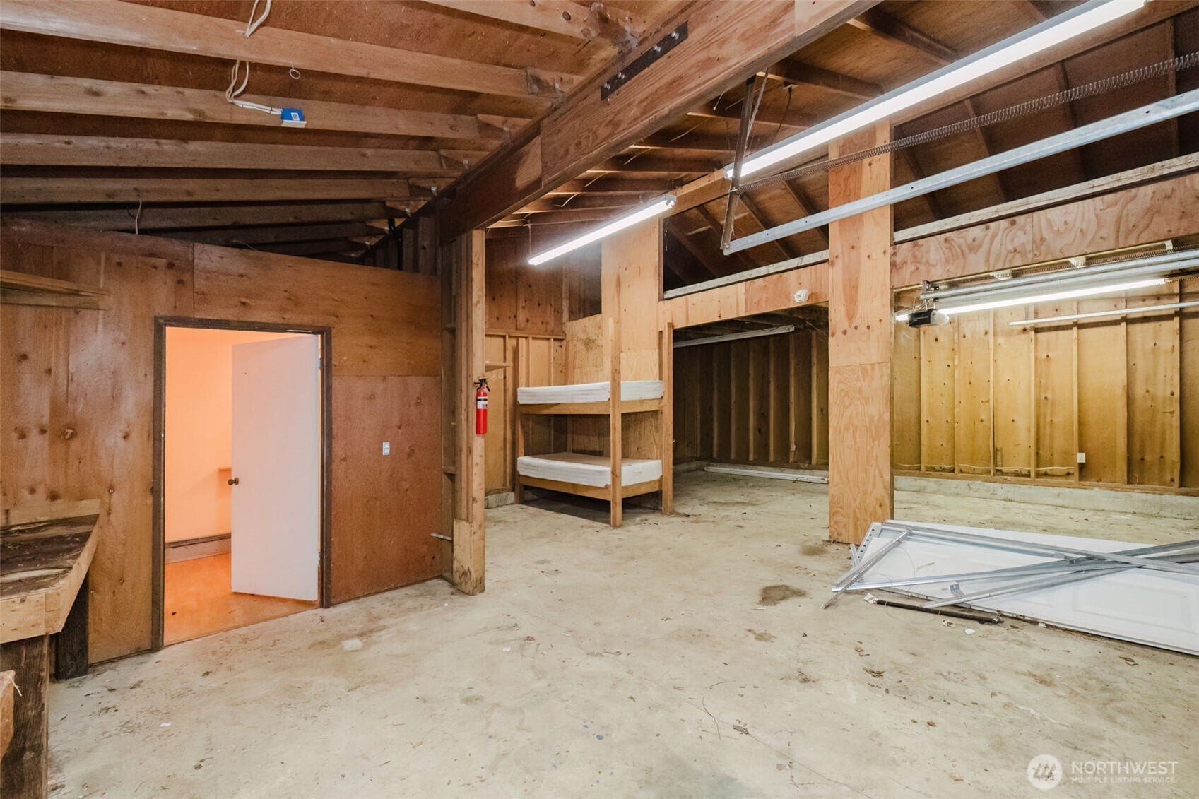 2527 Oregon Street E