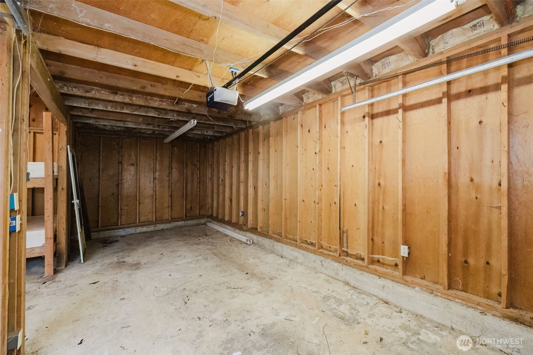 2527 Oregon Street E