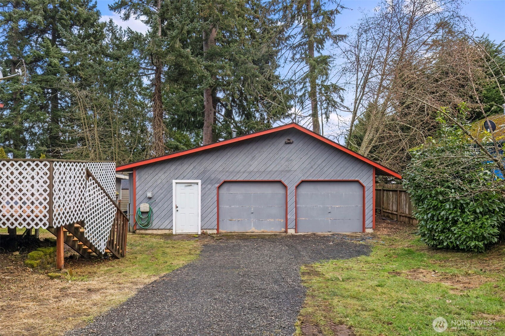 2527 Oregon Street E