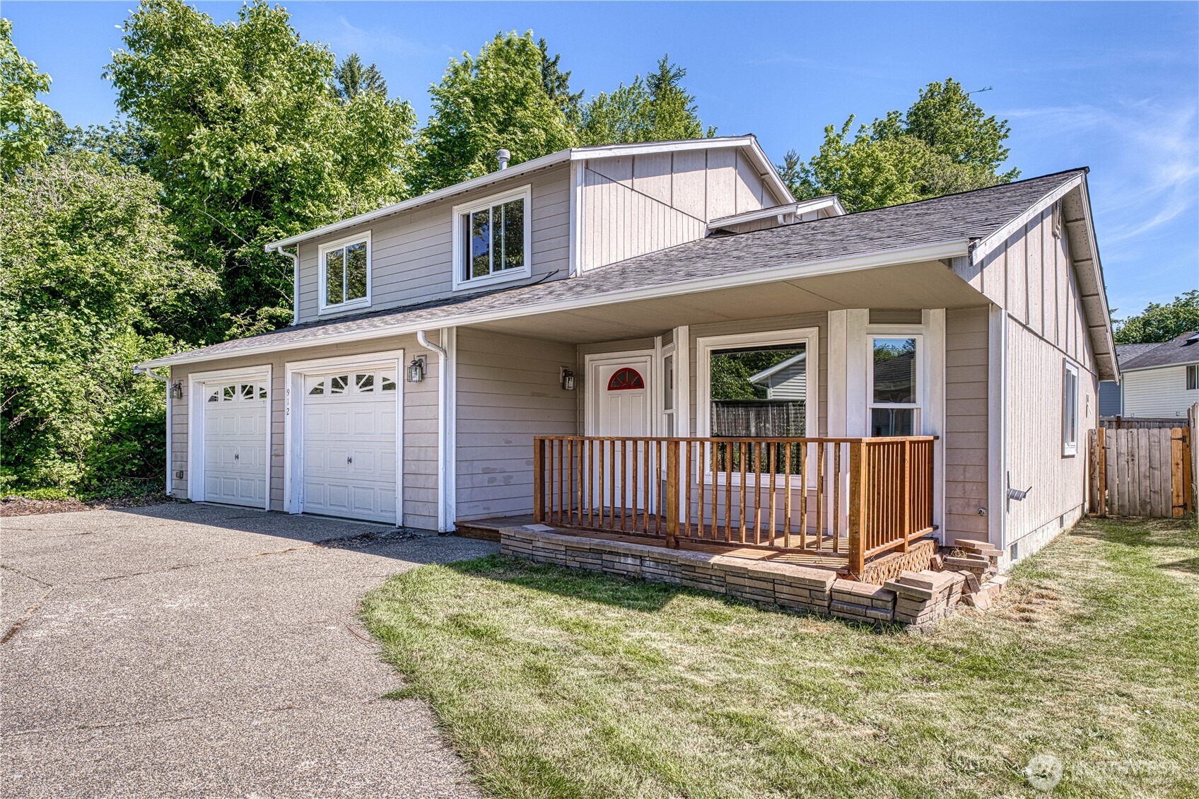 912 Eagle Crest Place