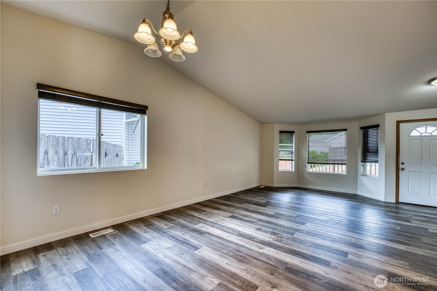 912 Eagle Crest Place