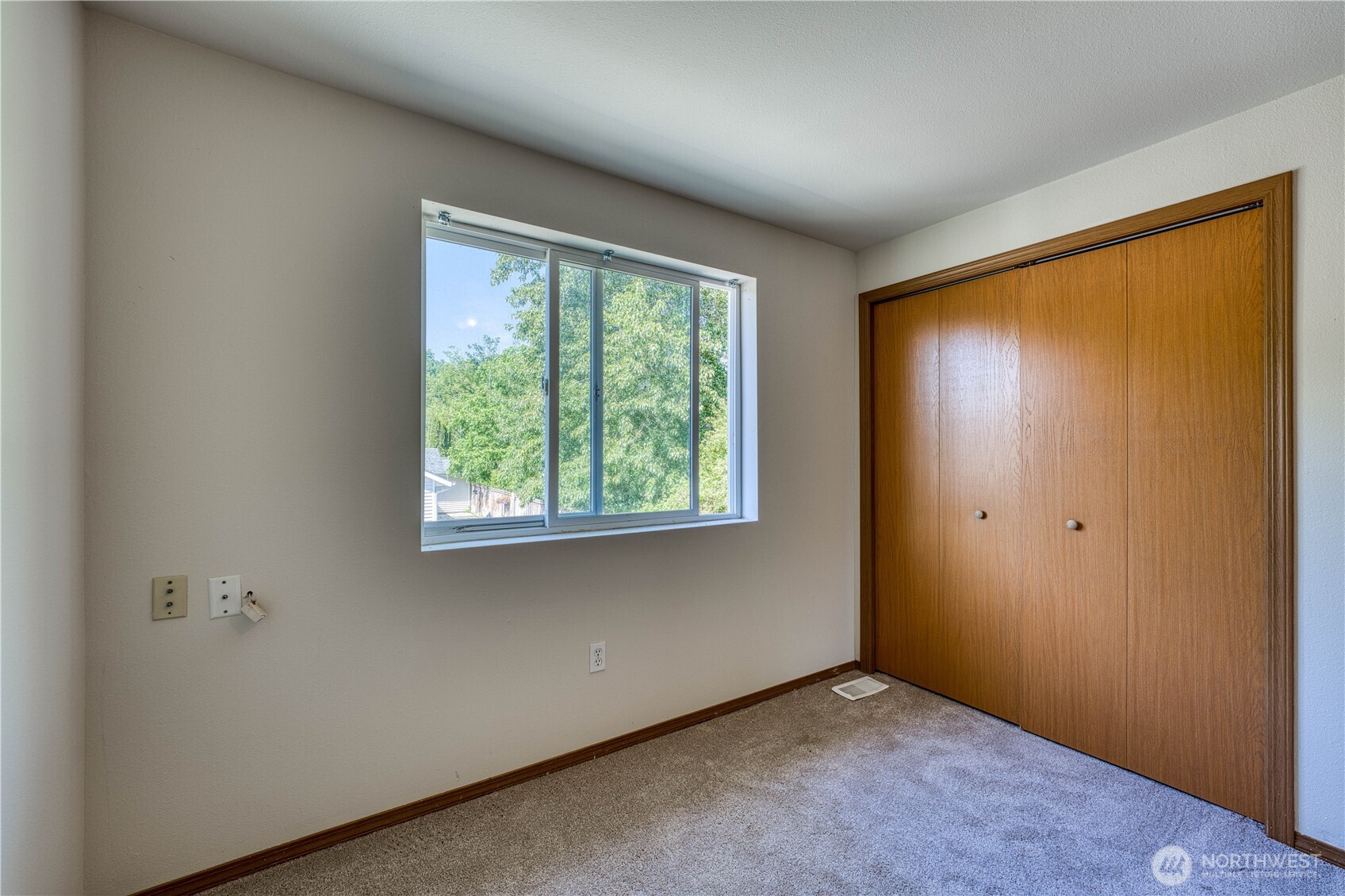 912 Eagle Crest Place