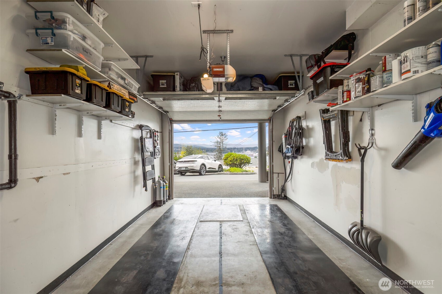 219 Tracy Avenue N Unit: 202