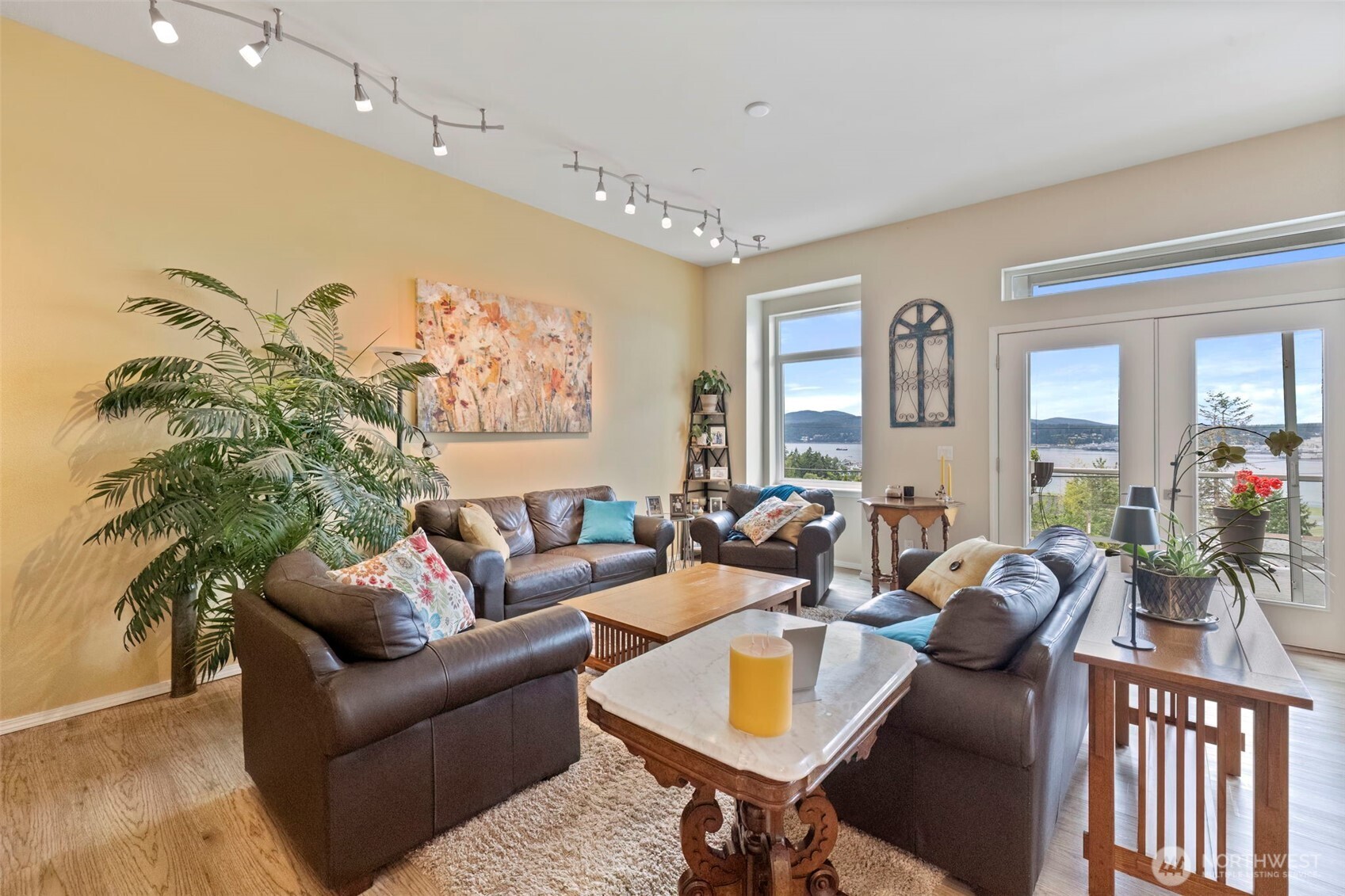 219 Tracy Avenue N Unit: 202