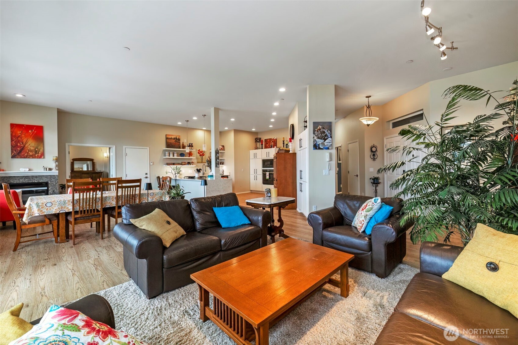 219 Tracy Avenue N Unit: 202