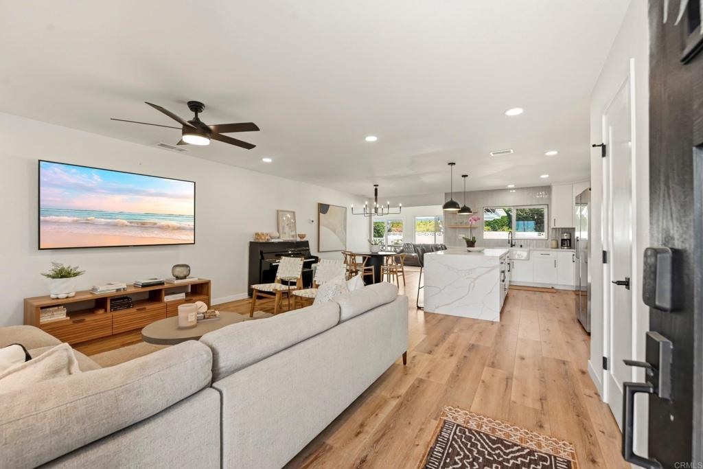 952 La Tierra Drive