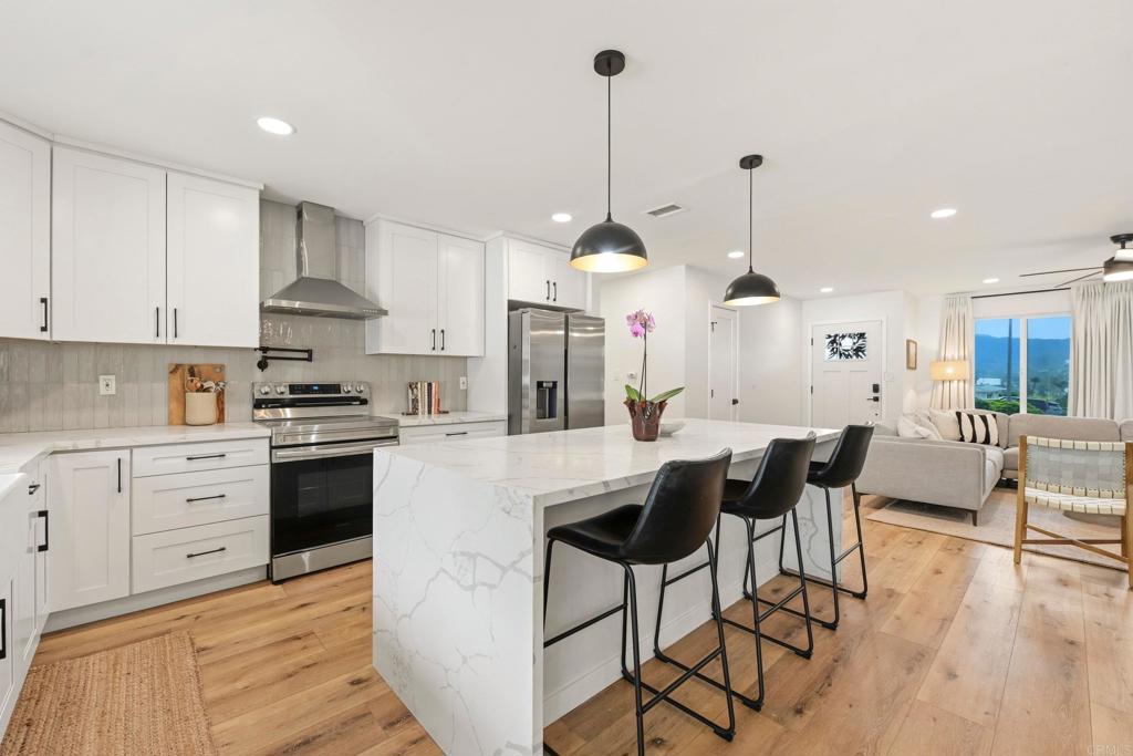 952 La Tierra Drive